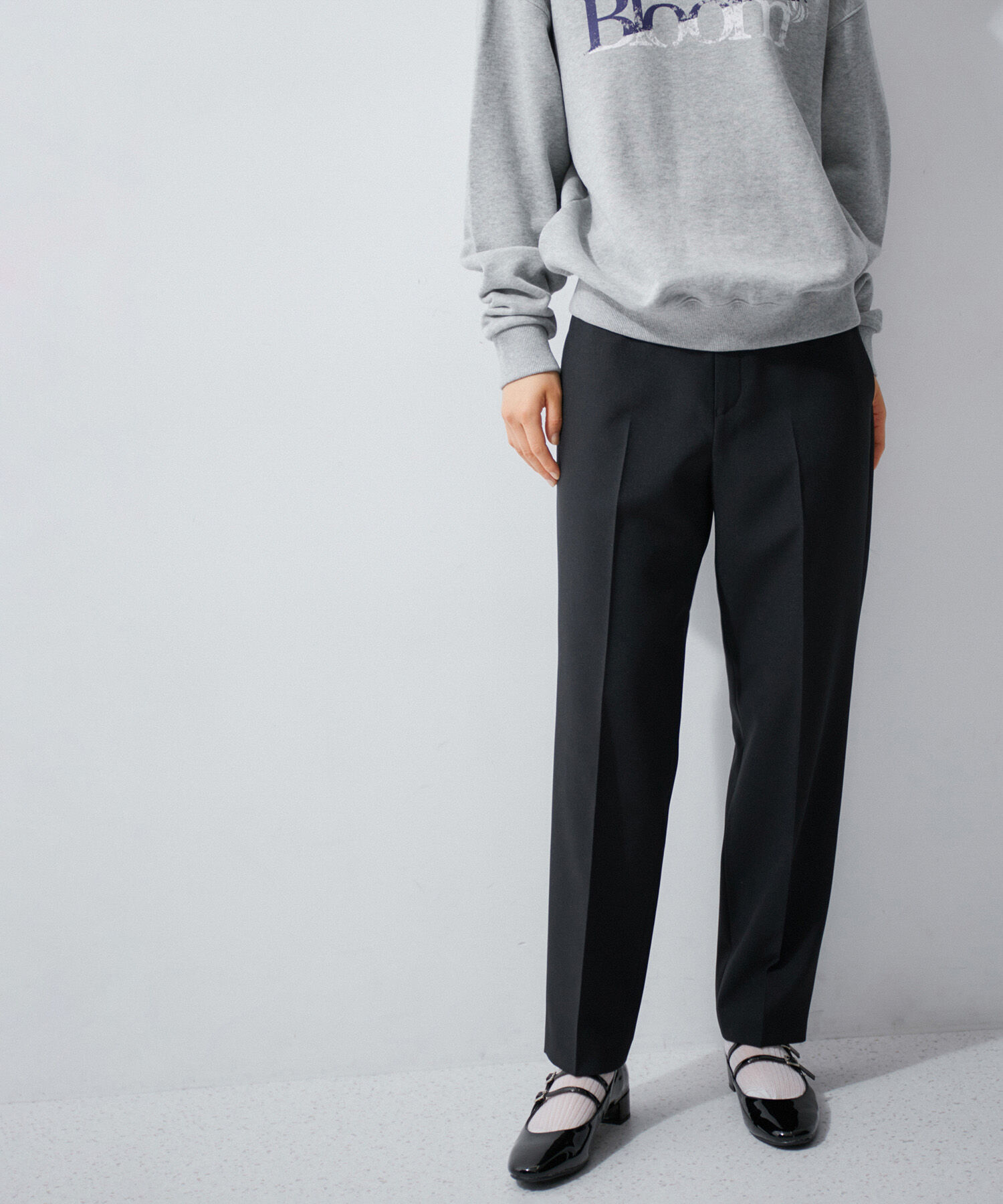 ADAM ET ROPE'「【サステナブル】スリムスラックス」|スラックス|ブラック(01)