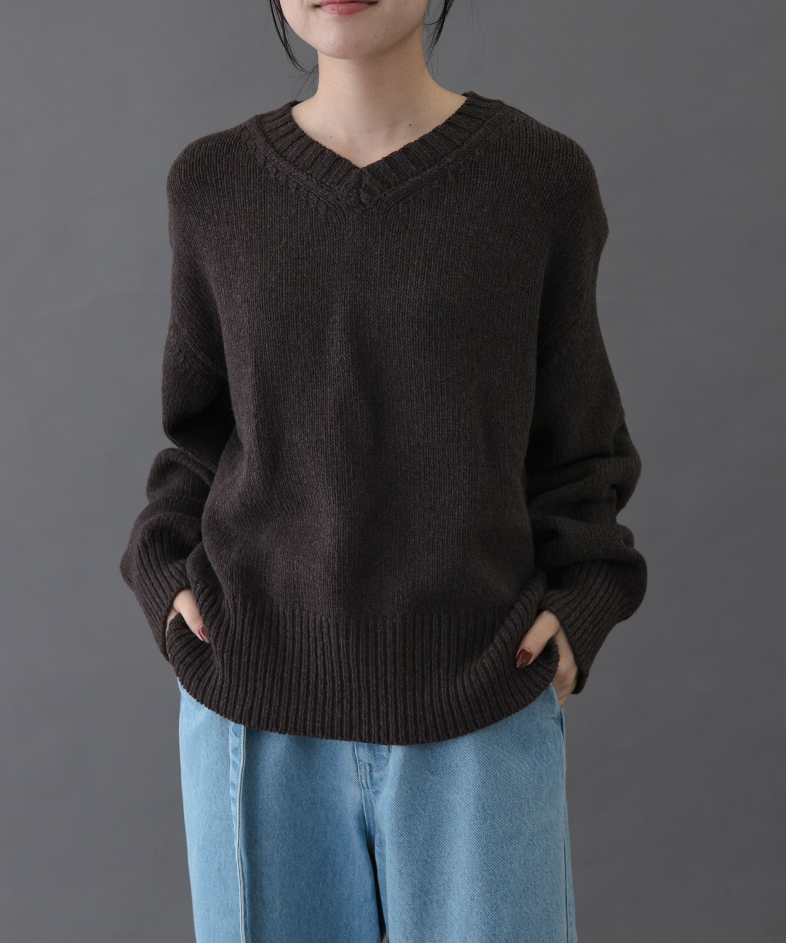 URBAN RESEARCH DOORS「FORK&SPOON　Vネックニット」|ニット・セーター|ブラウン