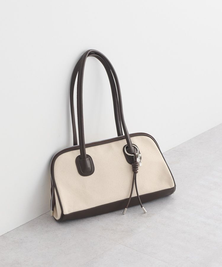 earth music&ecology「チャーム付きオブロングボストン」|ショルダー・メッセンジャー|Brown