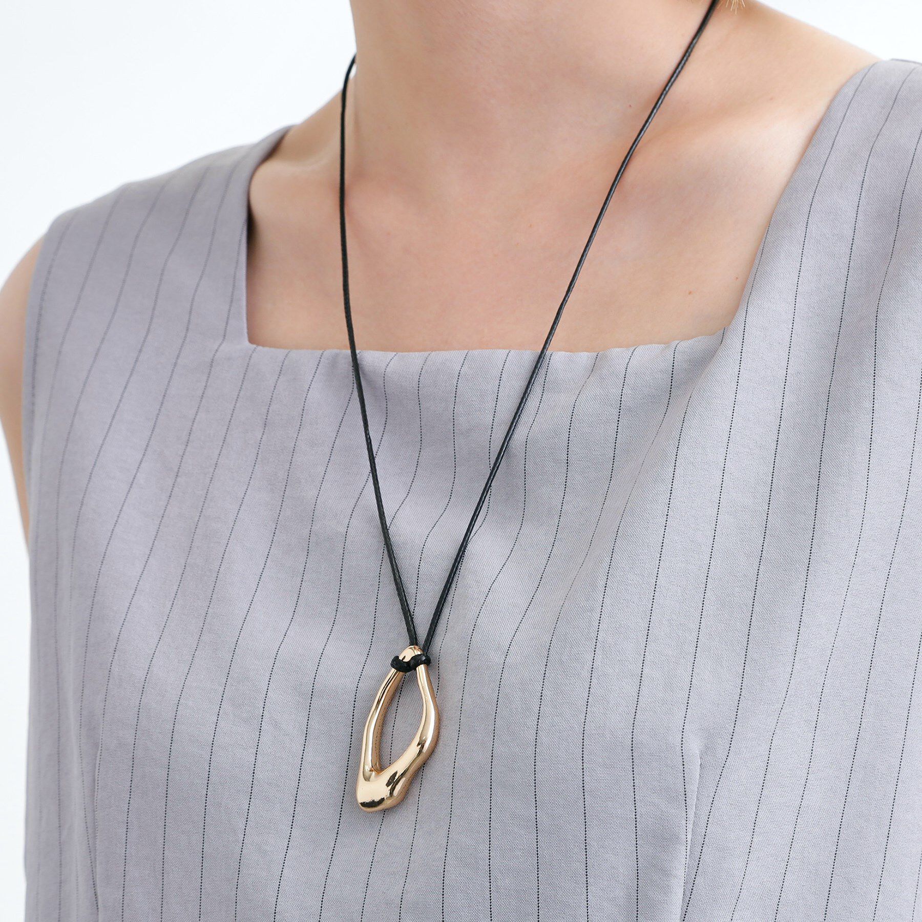 grove「【ネックホルダー】変形オーバルコードネックレス」|ネックレス|