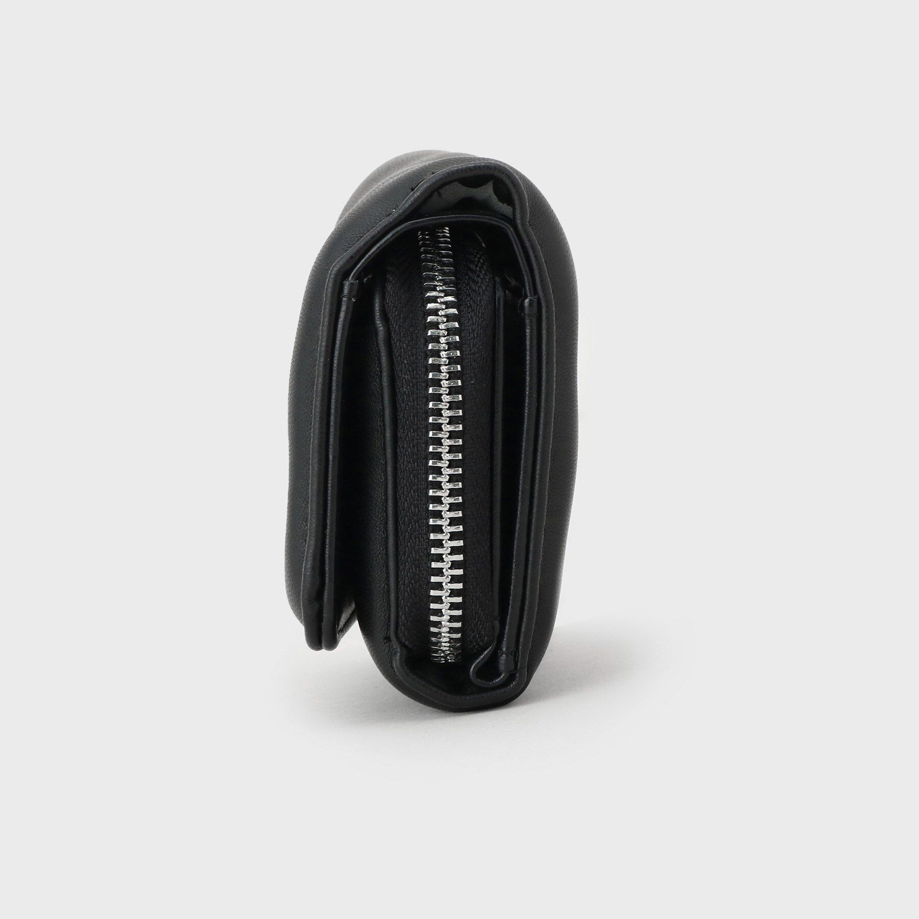 tk.TAKEO KIKUCHI「クッション三つ折り財布」|財布|