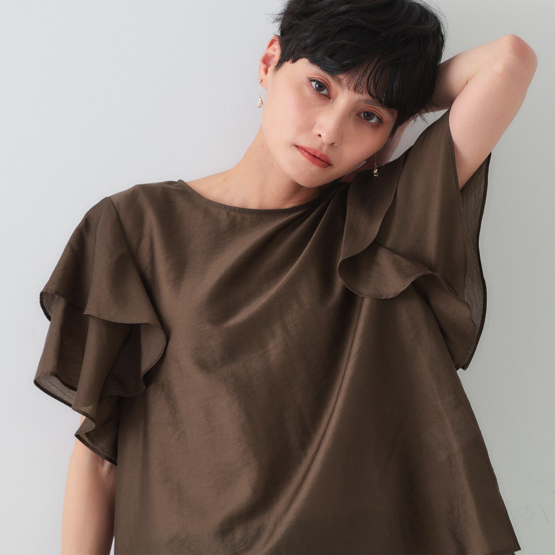 OPAQUE.CLIP「フリルスリーブブラウス【洗濯機洗い可】」|シャツ・ブラウス|ブラウン(044)