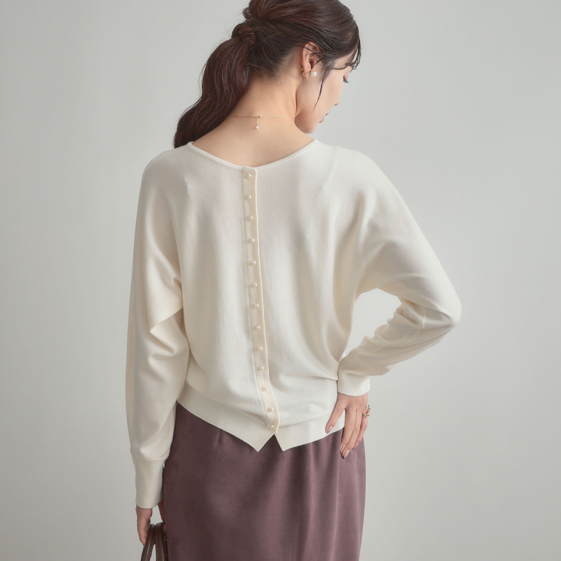 Couture broach「【大人上品・通勤・前後2WAY】バックパール調ドルマンニット」|ニット・セーター|
