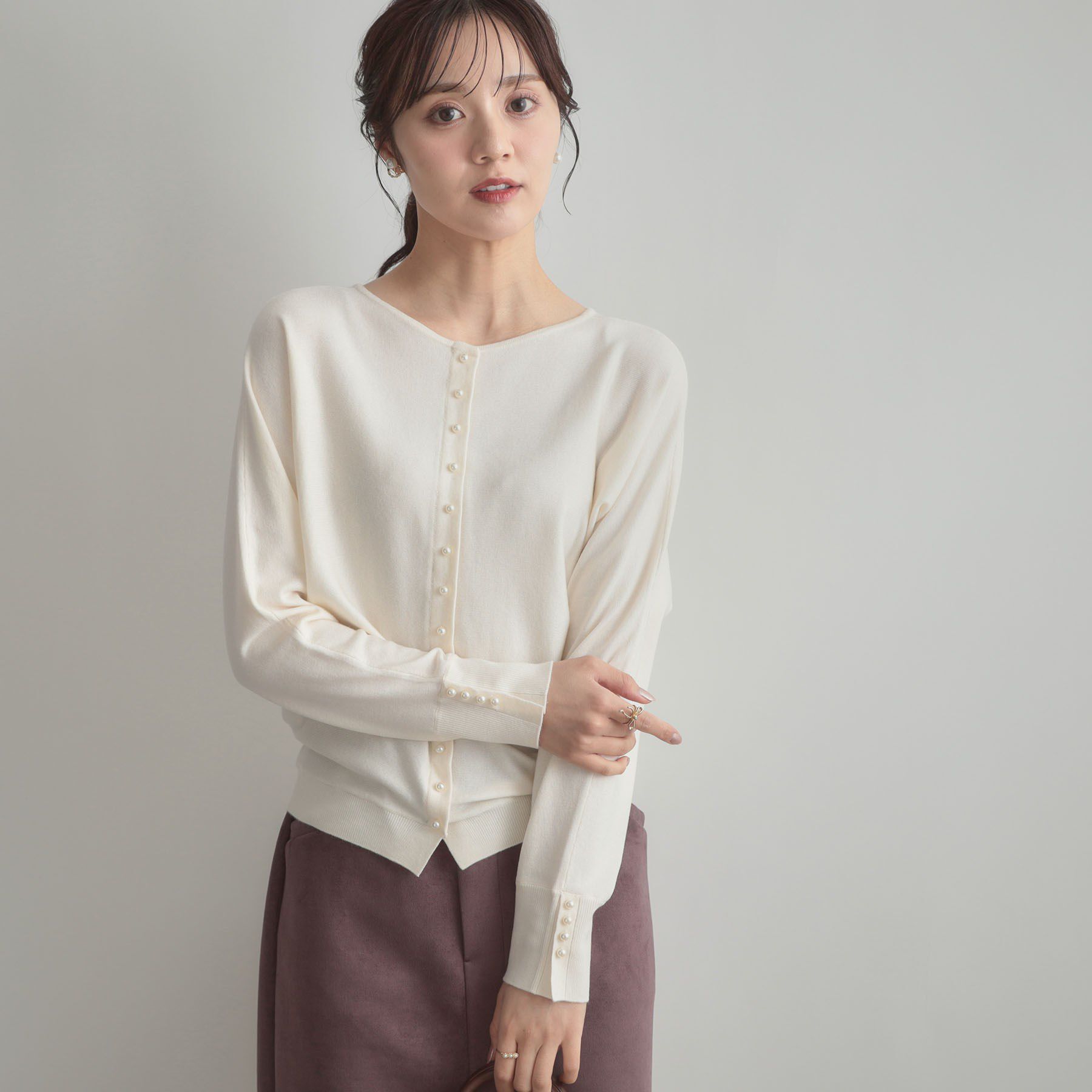 Couture broach「【大人上品・通勤・前後2WAY】バックパール調ドルマンニット」|ニット・セーター|