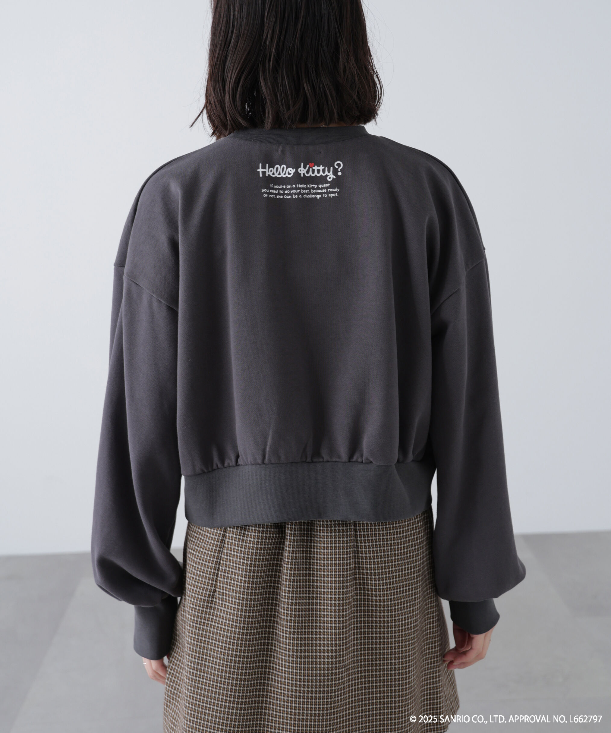  「ｻﾝﾘｵｷｬﾗｸﾀｰｽﾞｺﾗﾎﾞ SHORT SWEAT ｼｮｰﾄｽｳｪｯﾄ 胸KITTY&times; 」|Tシャツ・カットソー|