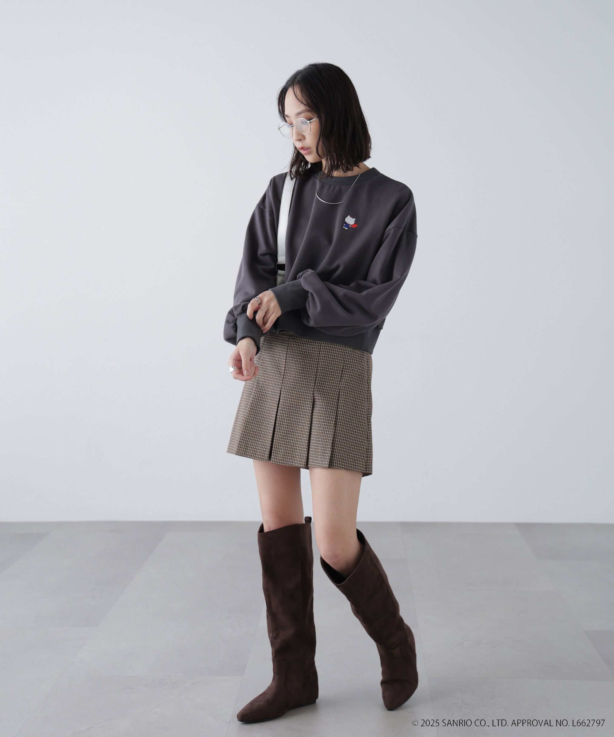  「ｻﾝﾘｵｷｬﾗｸﾀｰｽﾞｺﾗﾎﾞ SHORT SWEAT ｼｮｰﾄｽｳｪｯﾄ 胸KITTY&times; 」|Tシャツ・カットソー|