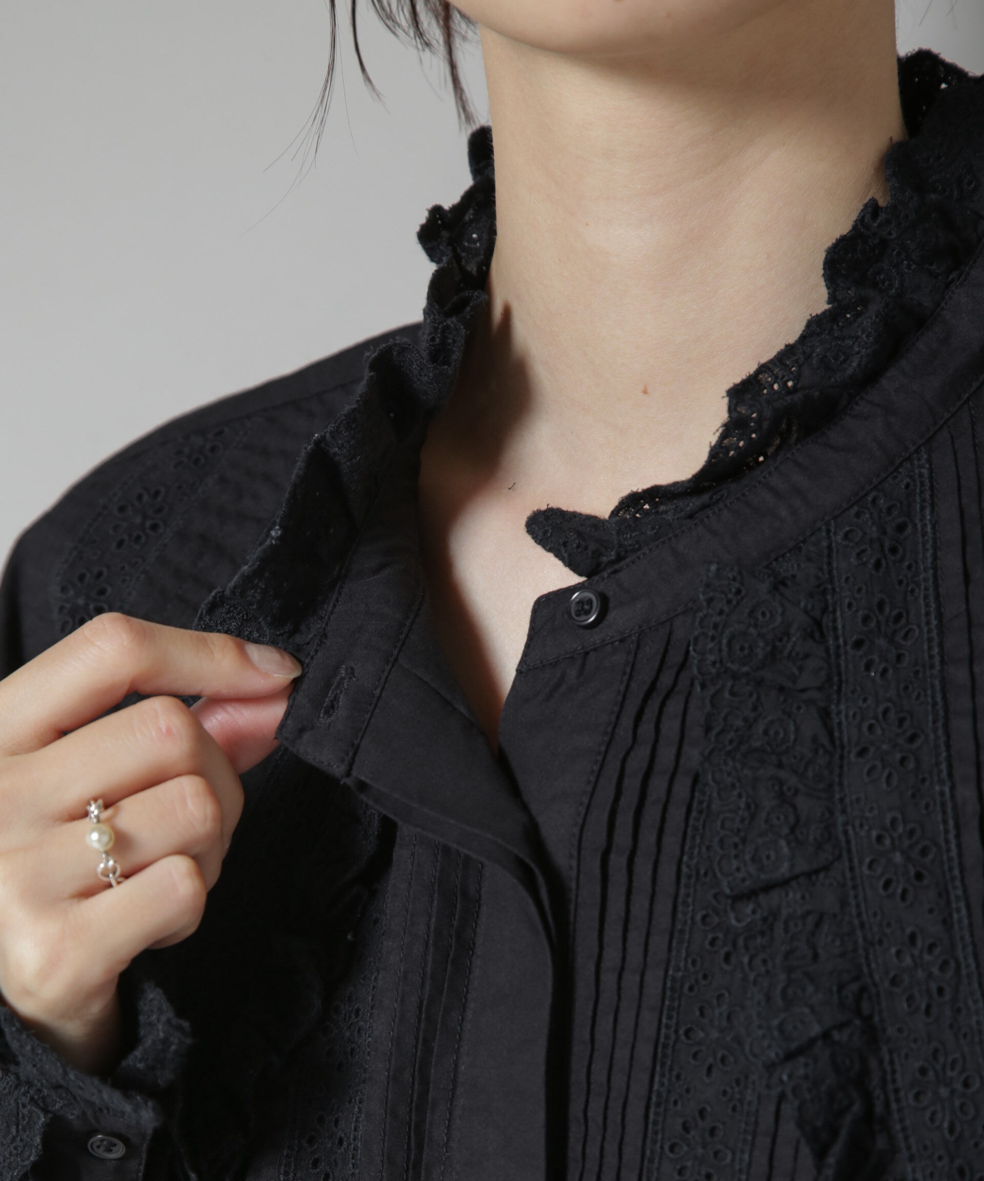 nano･universe「Sara mallika/COTTON PINTUCK LACE BLOUSE」|シャツ・ブラウス|