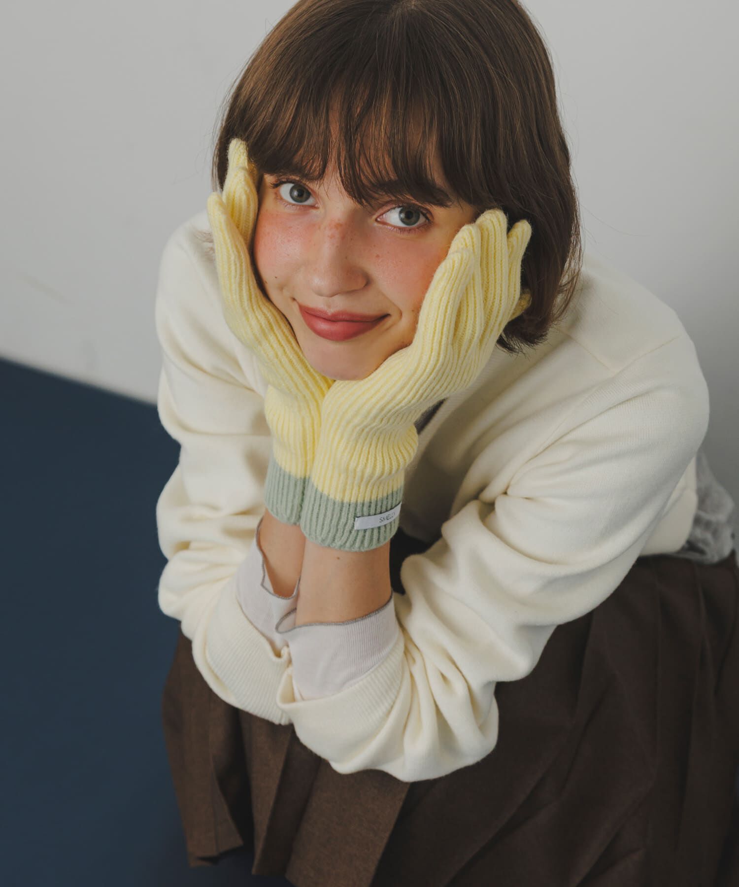 SMELLY「バイカラーホールタッチグローブ」|手袋|