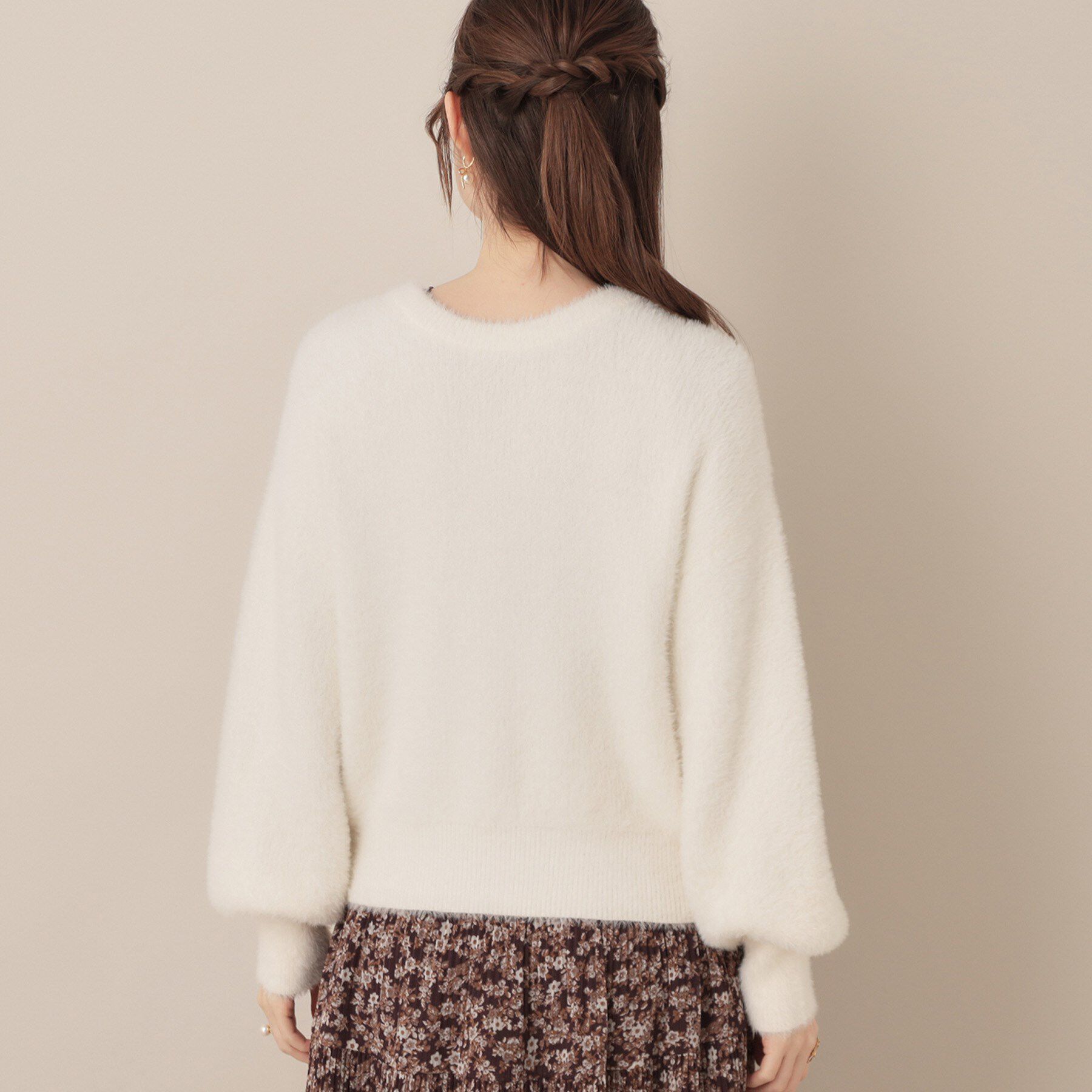 Couture broach「【高見え・大人可愛い】ビジューリボン釦 前後2WAYフェザーカーディガントップス」|カーディガン|