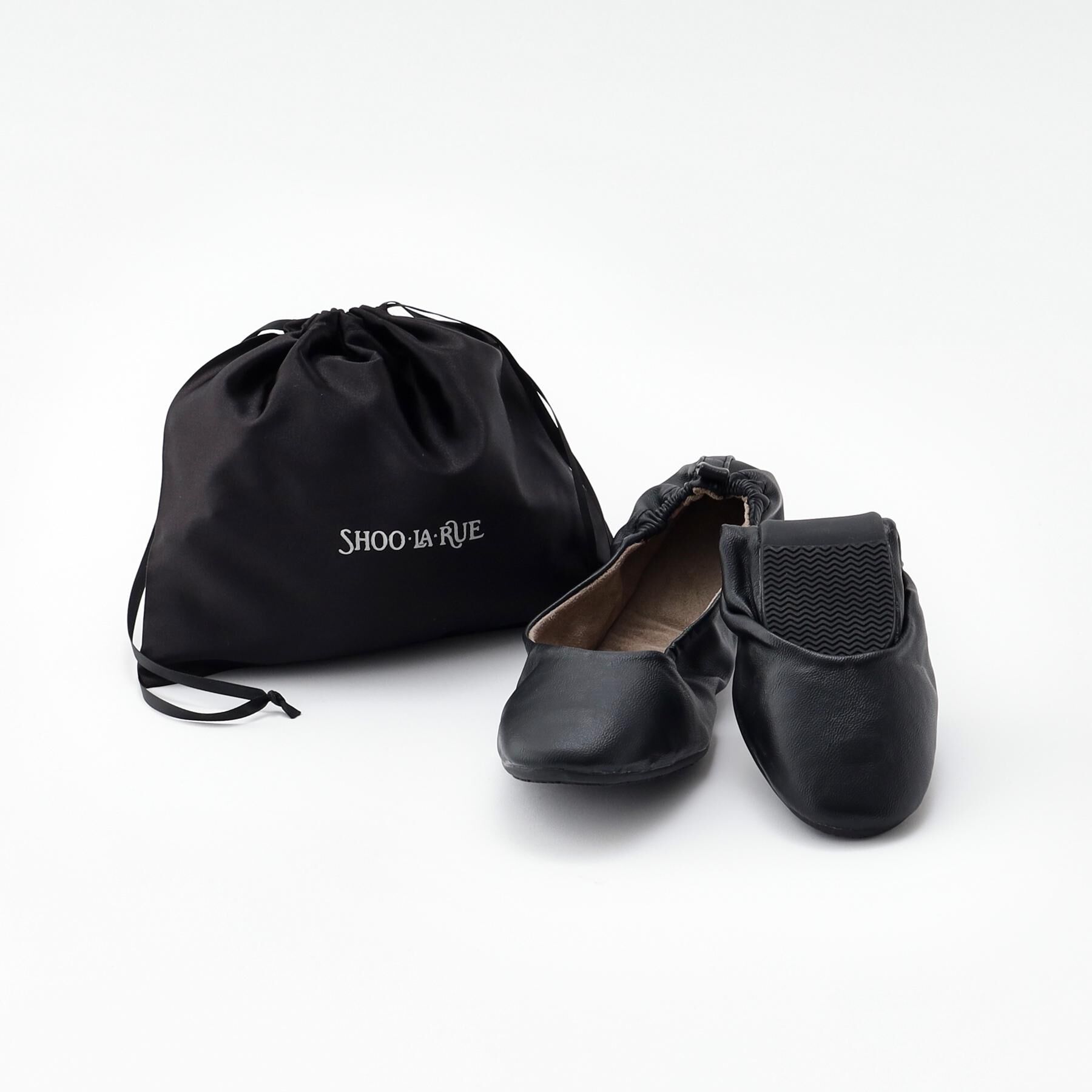 SHOO･LA･RUE「【セレモニー】巾着付折り畳みスリッパ」|クッション・クッションカバー|ブラック(019)