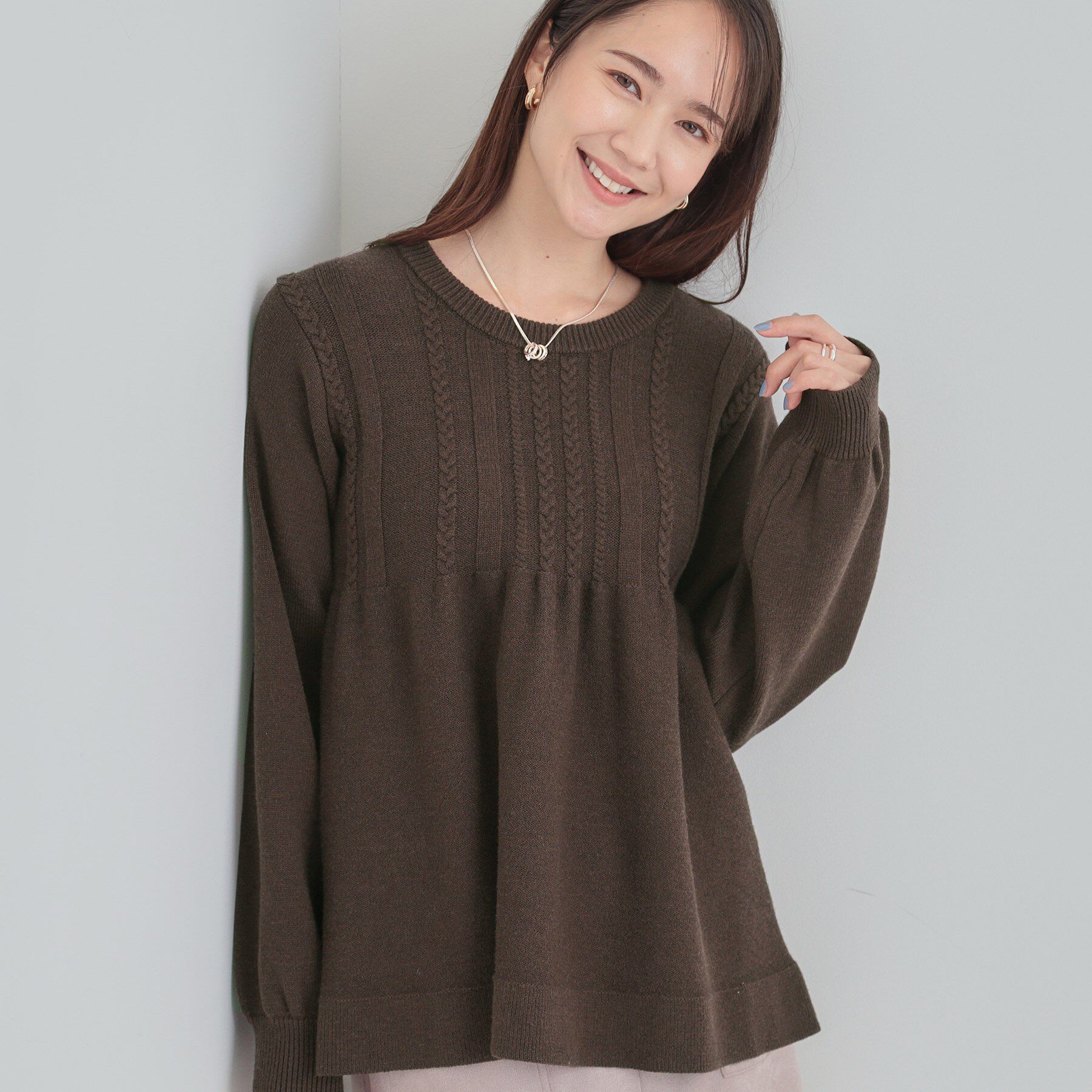 SHOO･LA･RUE「気になるお腹周りをカバー ケーブル編みペプラムニット」|ニット・セーター|ブラウン(044)