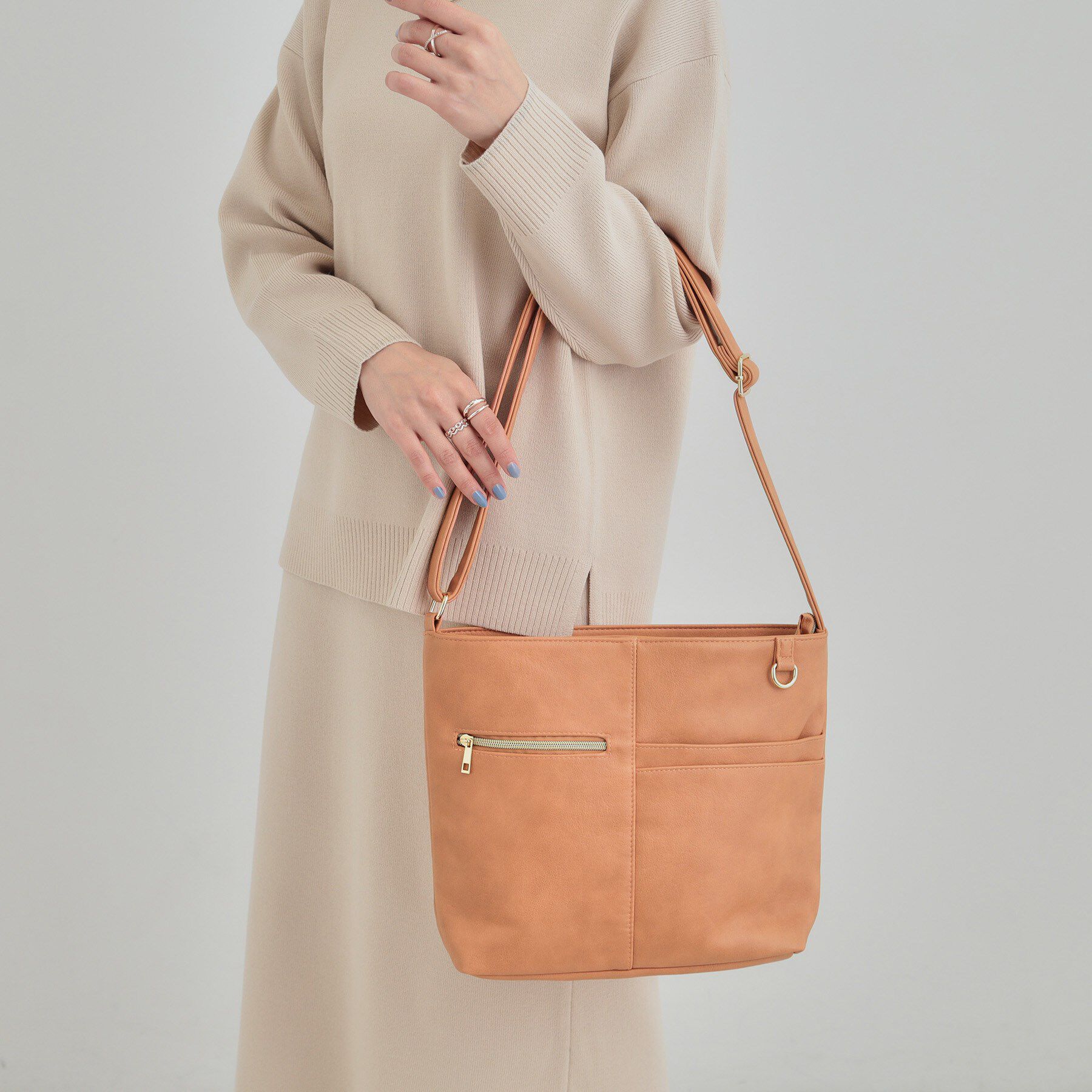 SHOO･LA･RUE「【8ポケット】フロント切り替えショルダーバッグ」|ショルダー・メッセンジャー|