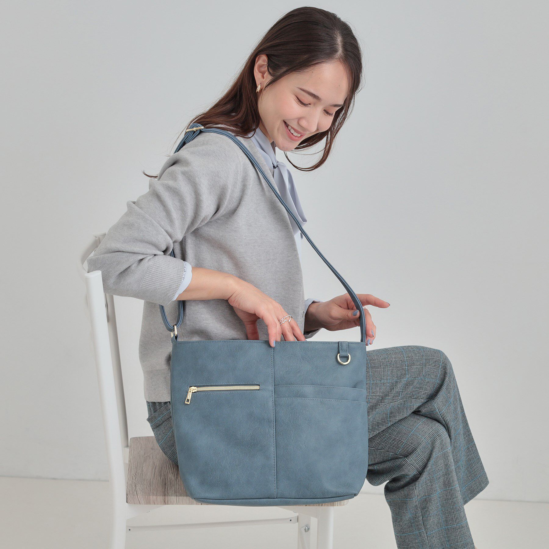 SHOO･LA･RUE「【8ポケット】フロント切り替えショルダーバッグ」|ショルダー・メッセンジャー|ブルー(092)