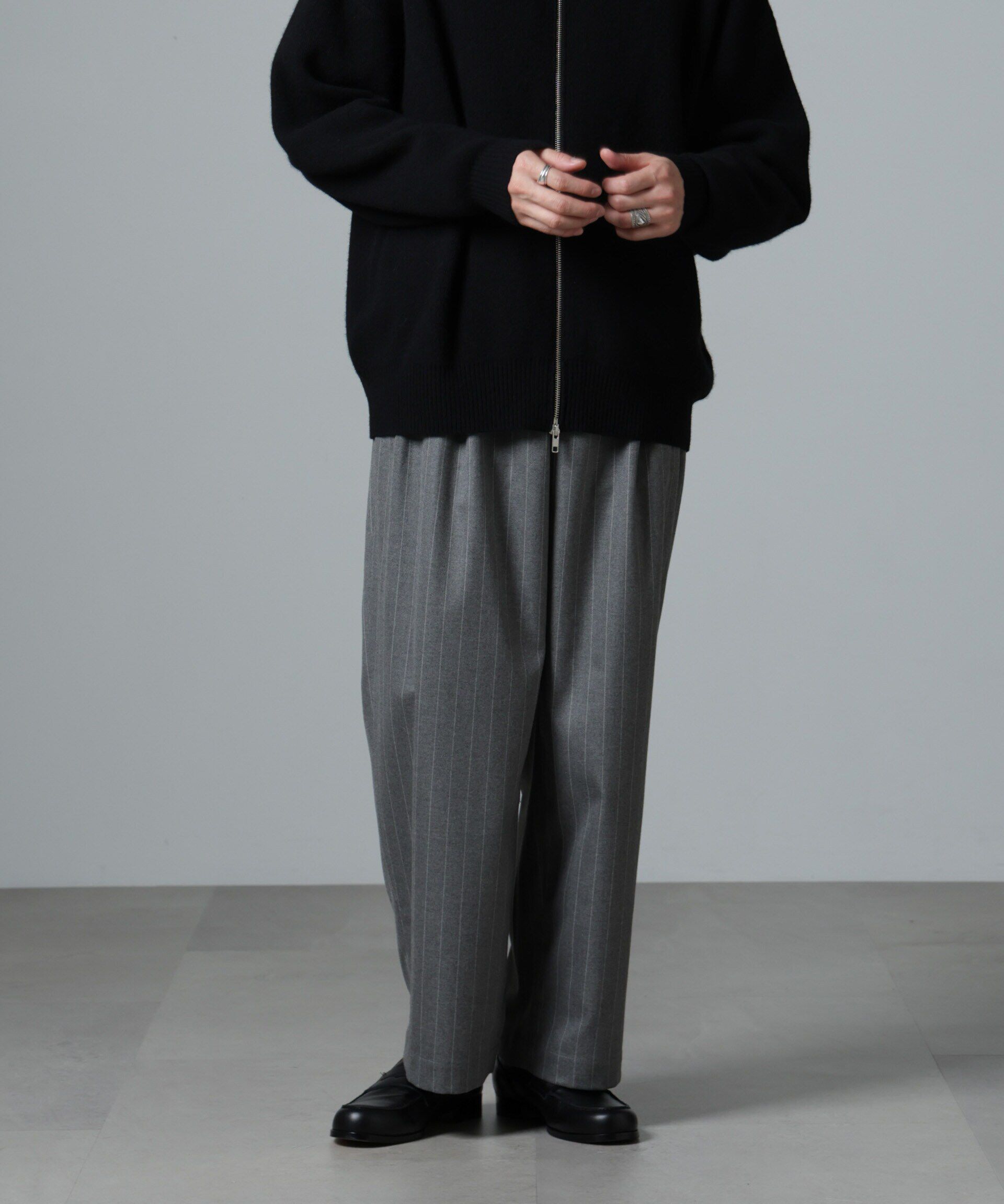 nano･universe「｢大人のﾜｲﾄﾞﾊﾟﾝﾂ｣ﾋﾟﾝｽﾄﾗｲﾌﾟﾌﾗﾝﾈﾙ2ﾀｯｸﾜｲﾄ」|チノ|グレー