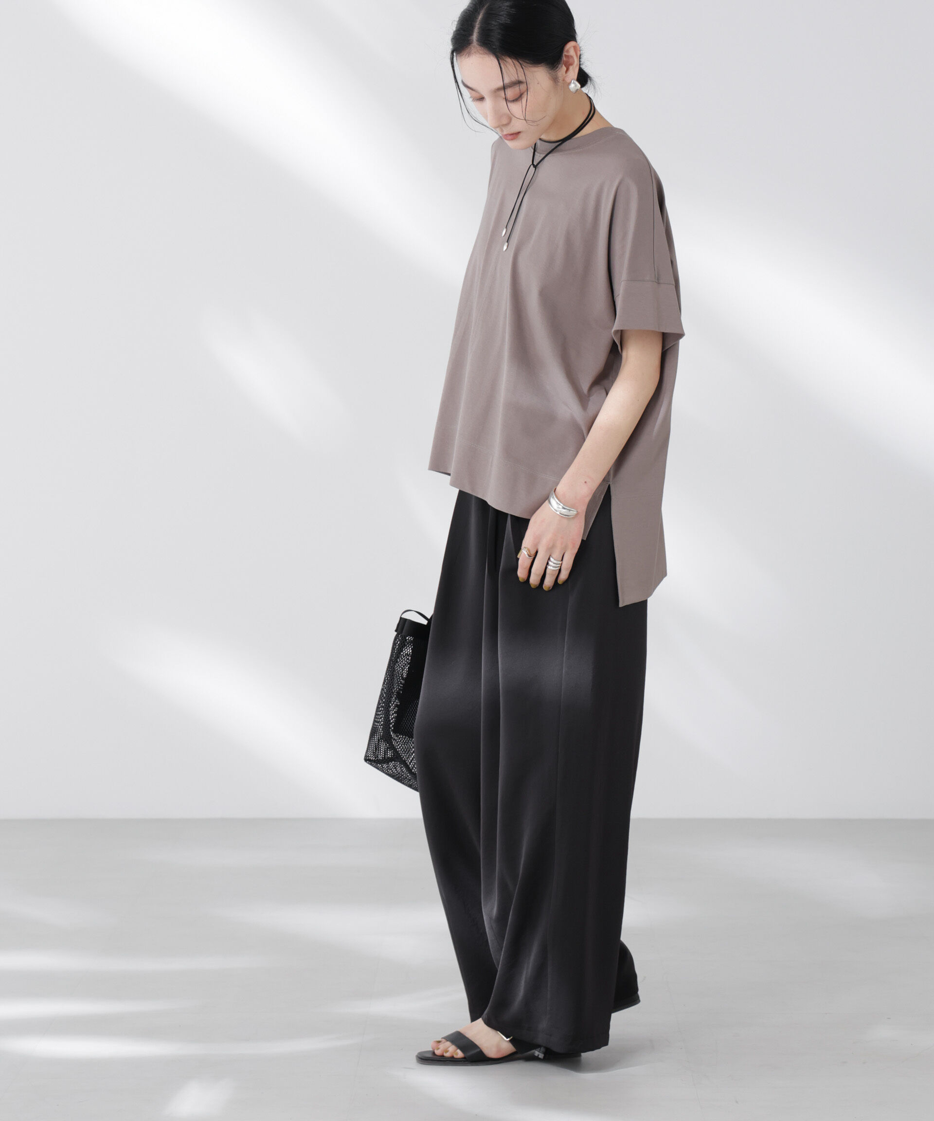 nano･universe「ダルサテンカーブタックパンツ」|チノ|