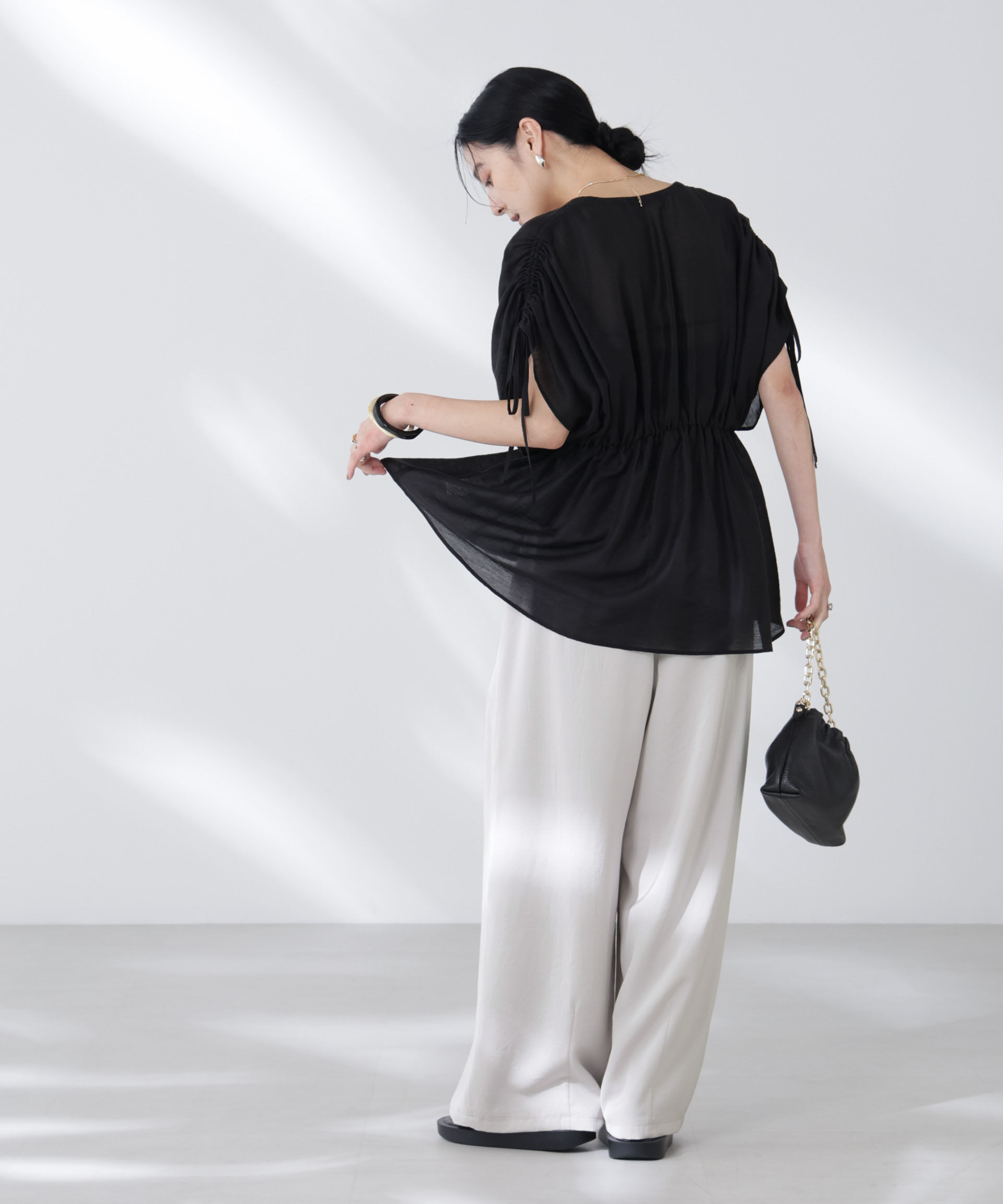 nano･universe「ダルサテンカーブタックパンツ」|チノ|