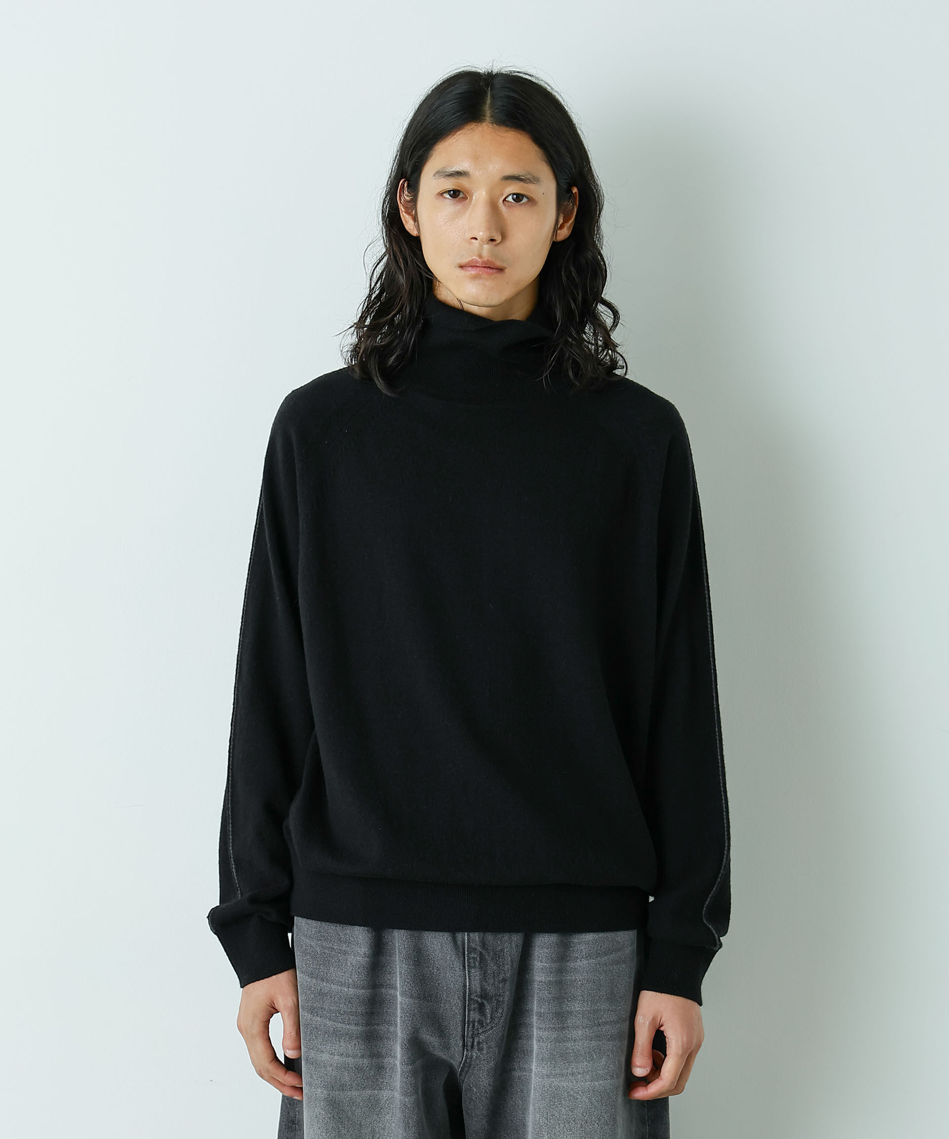 nano･universe「｢HOTEL PALACE｣ ショルダーデザインステッチタートルネックニット」|ニット・セーター|ブラック