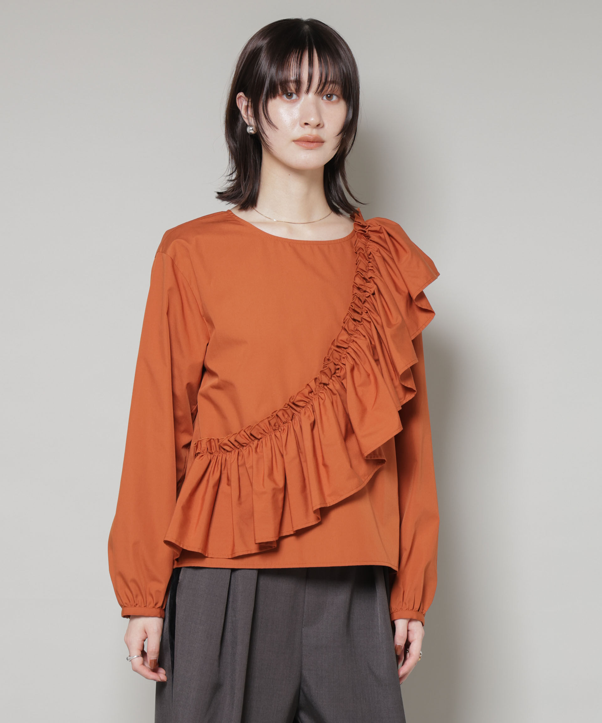 nano･universe「斜めフリルプルオーバーブラウス」|シャツ・ブラウス|