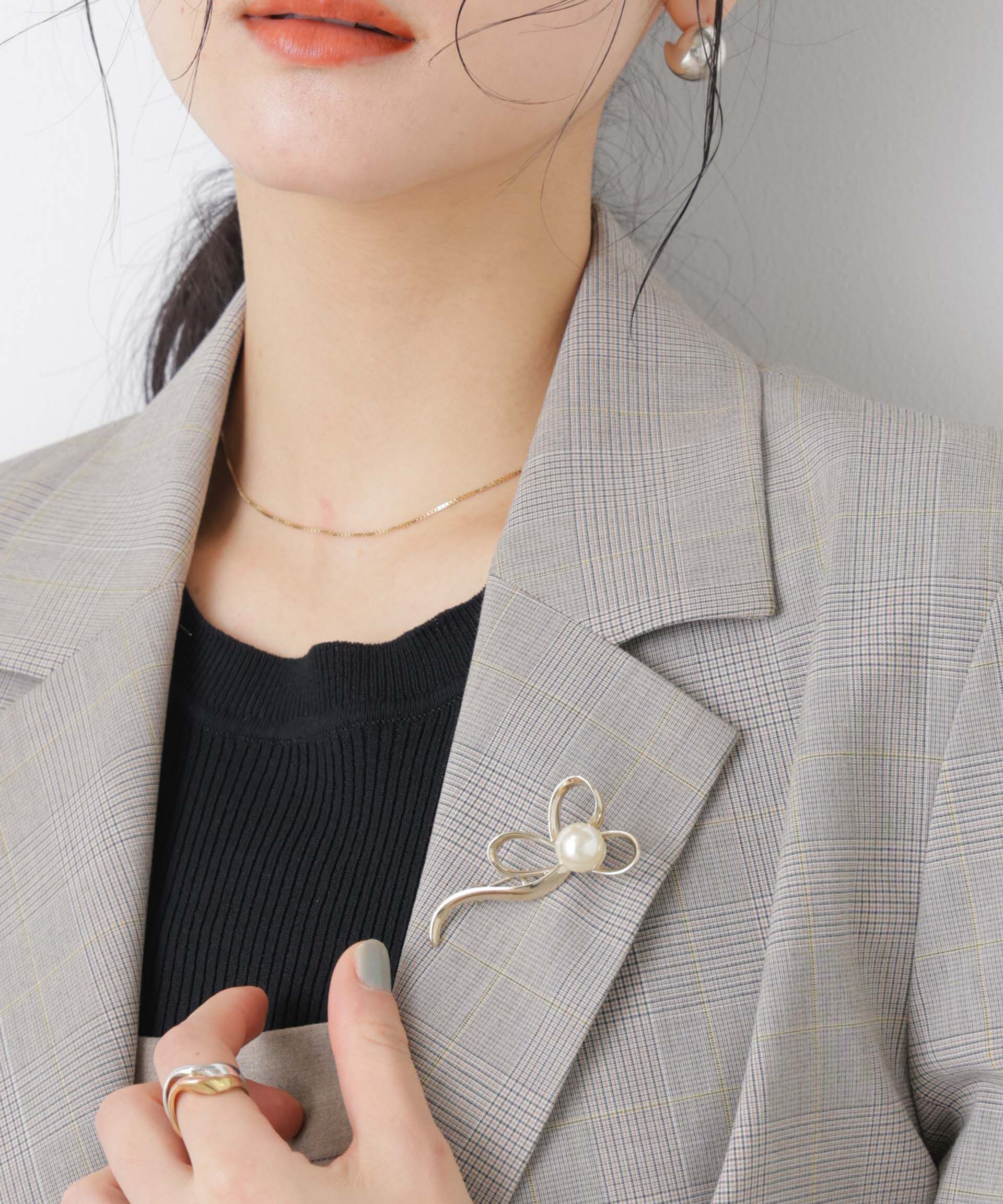 nano･universe「フェイクパールリボンブローチ」|その他|オフホワイト1