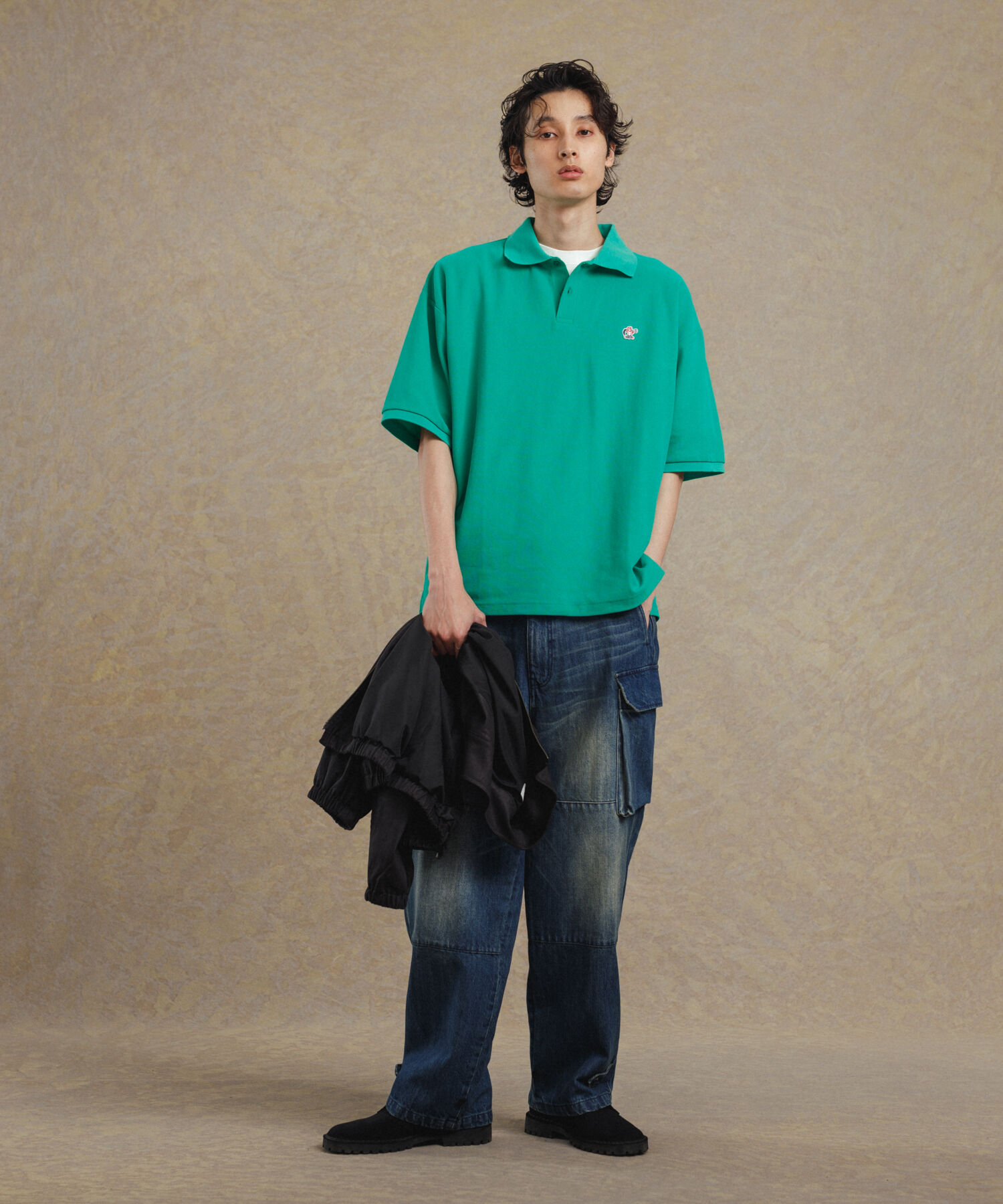 ADAM ET ROPE'「【WEB限定】LOGAN/ローガン 別注 ワンポイント刺繍 ビッグシルエット カノコ ポロシャツ」|シャツ・ブラウス|