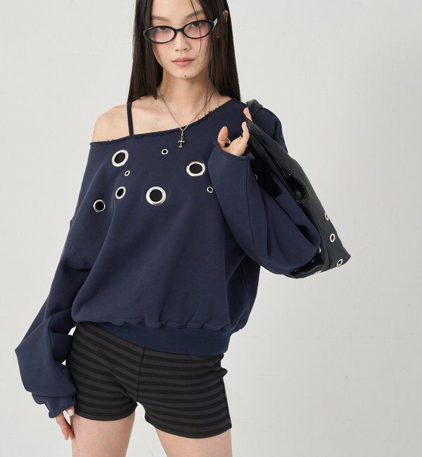  「FRONT EYELET OFF-SHOULDER SWEATSHIRT」|Tシャツ・カットソー|