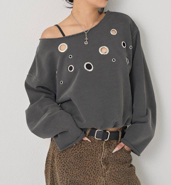  「FRONT EYELET OFF-SHOULDER SWEATSHIRT」|Tシャツ・カットソー|