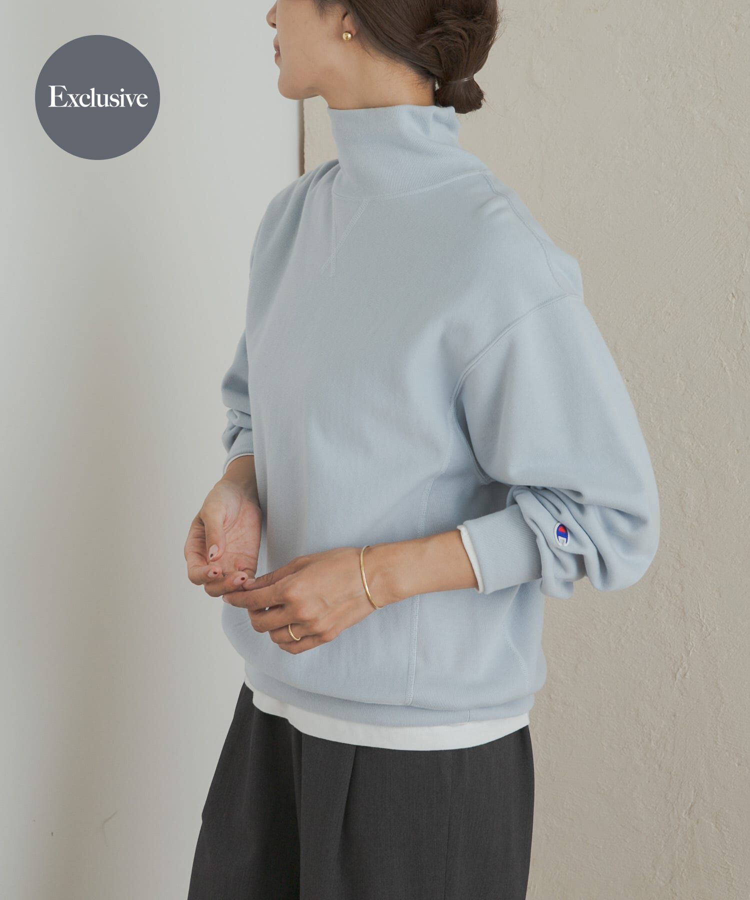 URBAN RESEARCH DOORS「『別注』Champion&times;DOORS　Highneck Sweatshirts」|スウェット・ジャージ|ライトブルー