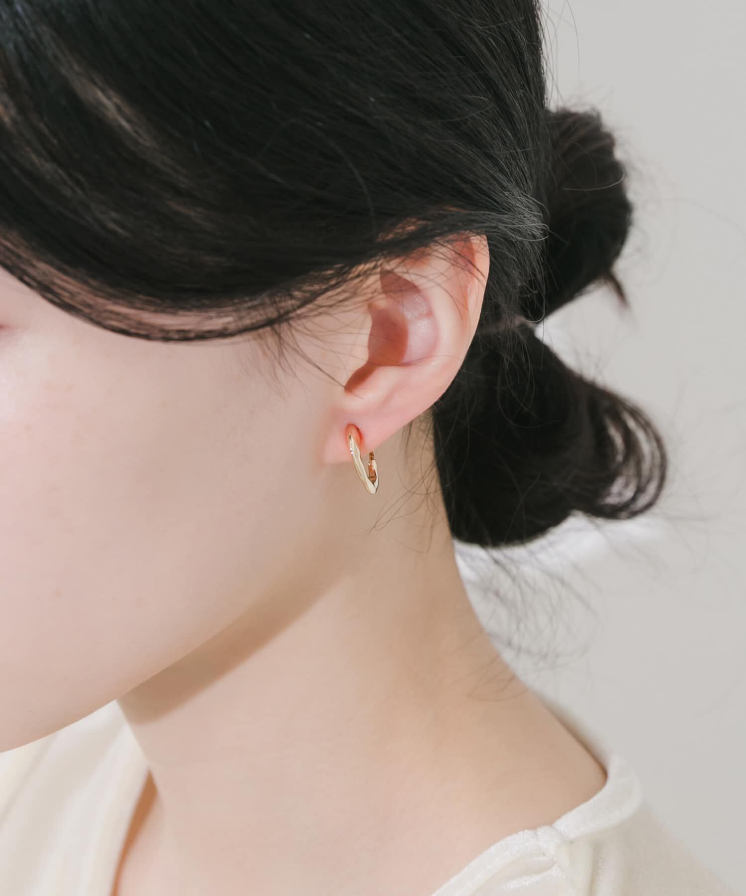 SMELLY「ニュアンスフープイヤリング」|イヤリング|