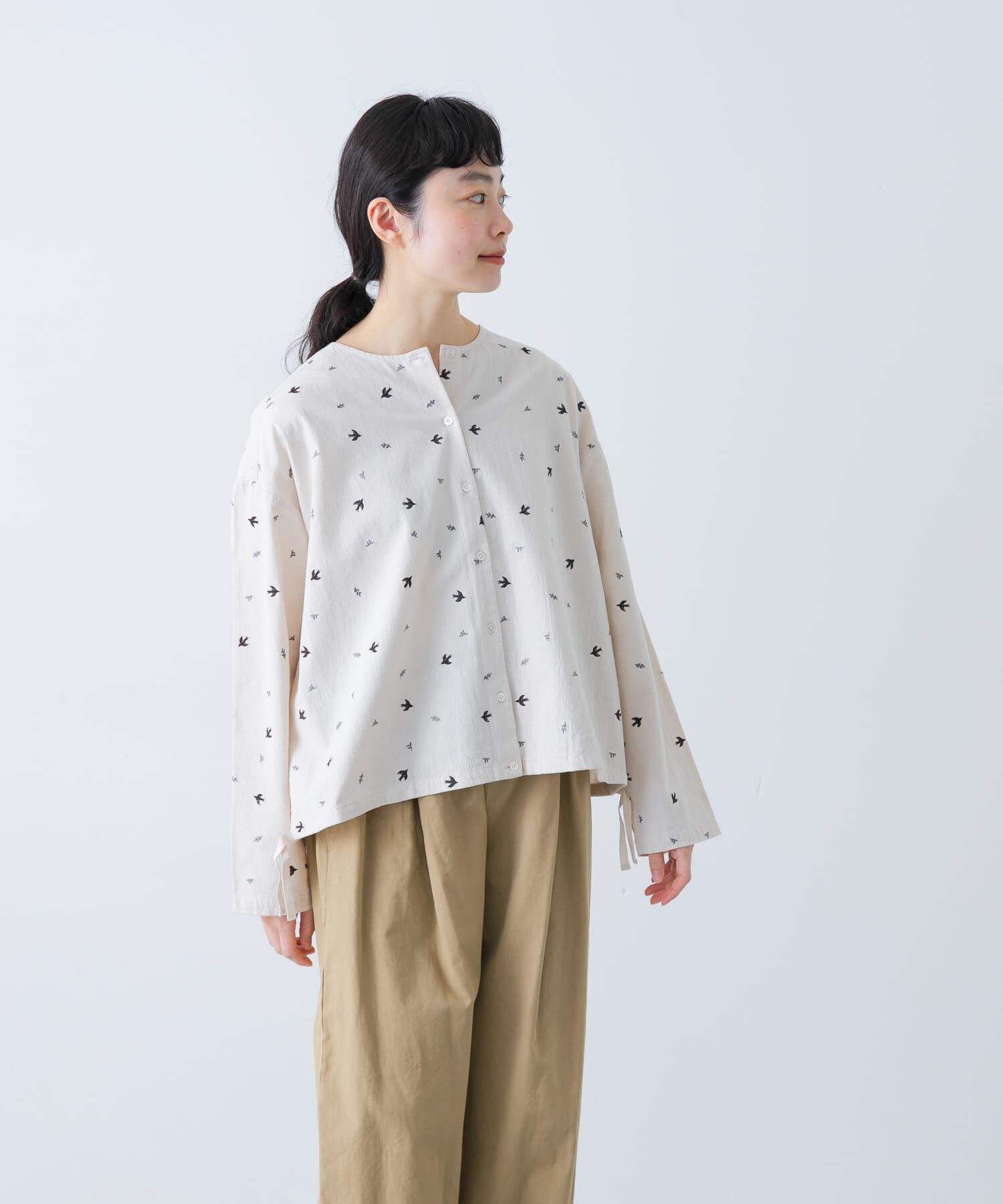 かぐれ「ツバメ刺繍ブラウス」|シャツ・ブラウス|アイボリー