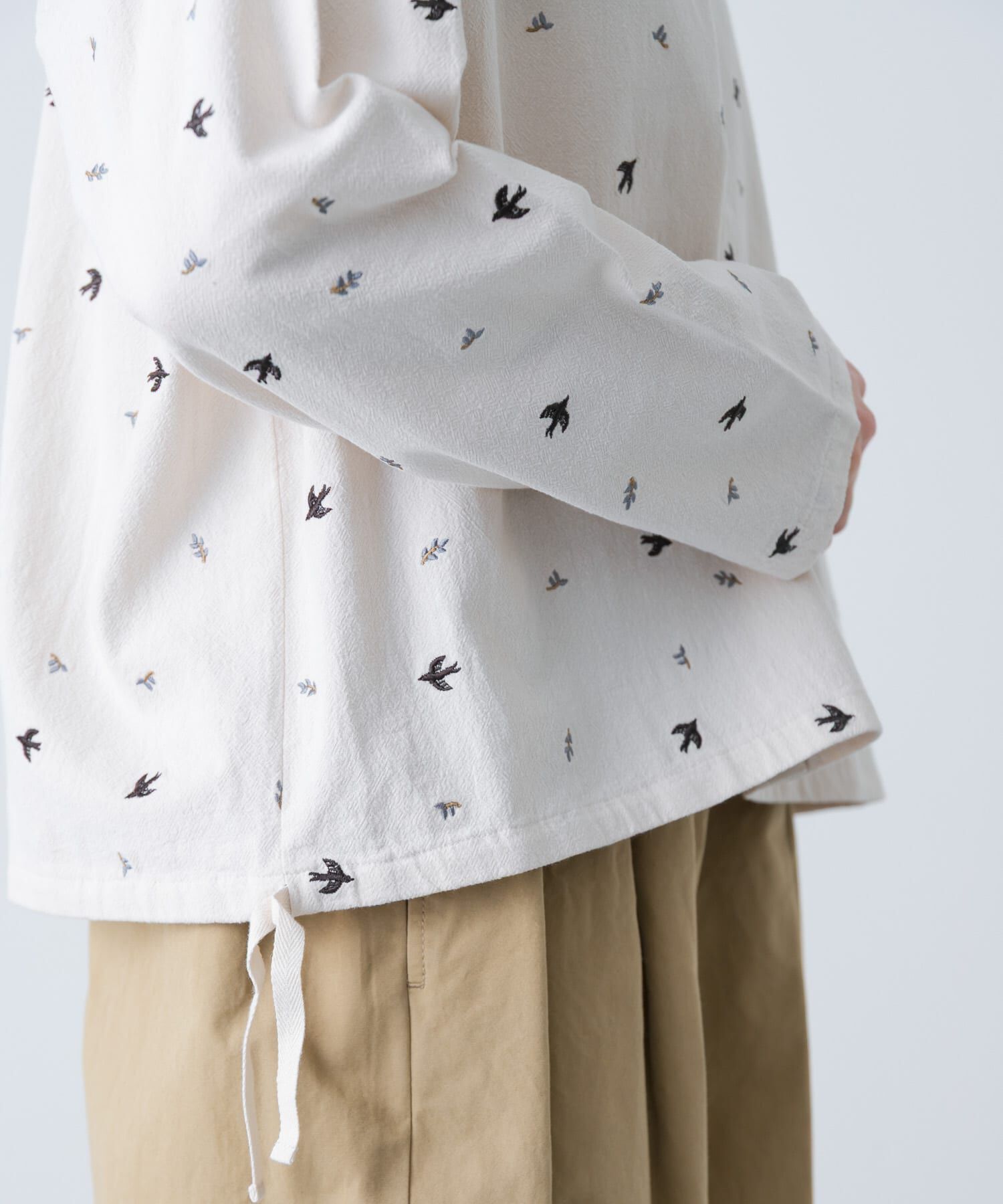 かぐれ「ツバメ刺繍ブラウス」|シャツ・ブラウス|