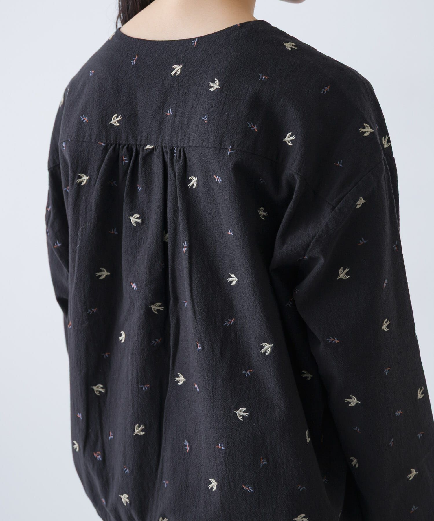 かぐれ「ツバメ刺繍ブラウス」|シャツ・ブラウス|