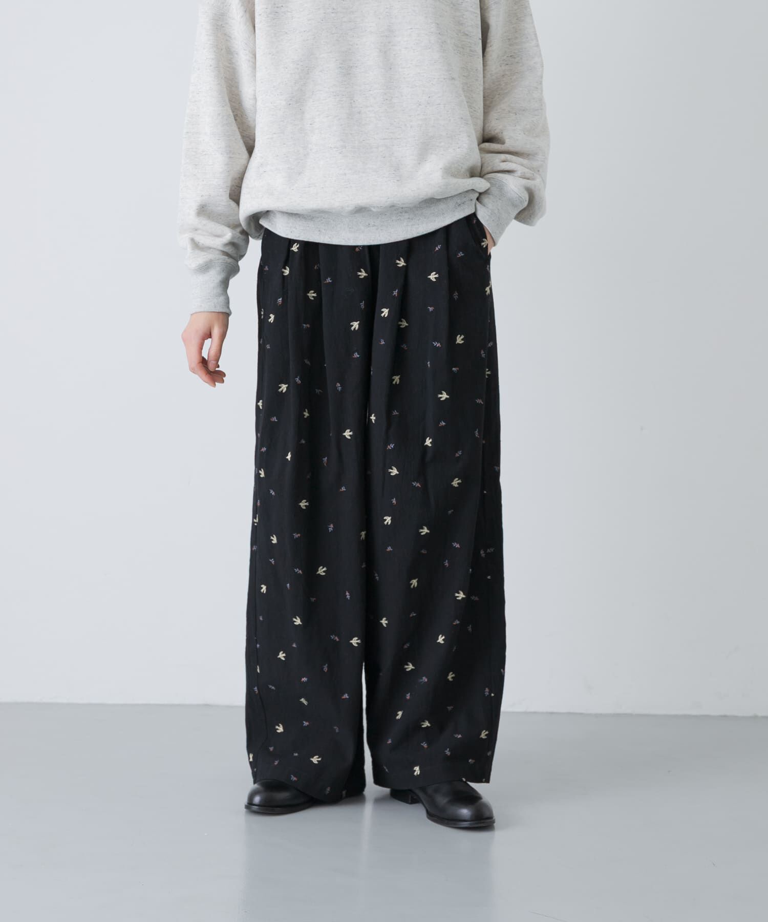 かぐれ「ツバメ刺繍イージーパンツ」|その他|