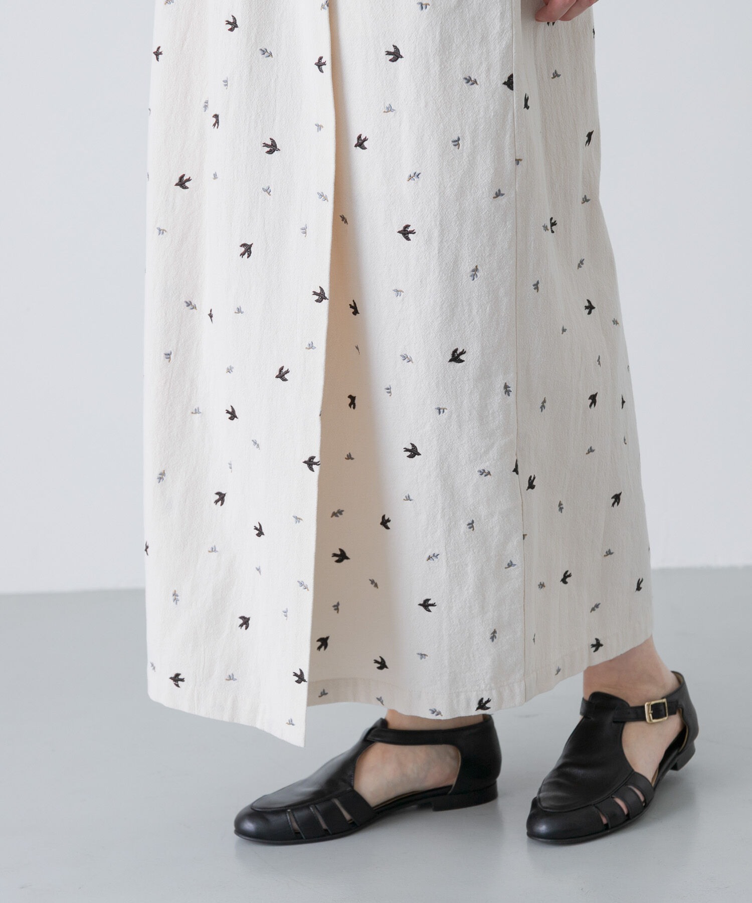 かぐれ「ツバメ刺繍ラップスカート」|スカート|