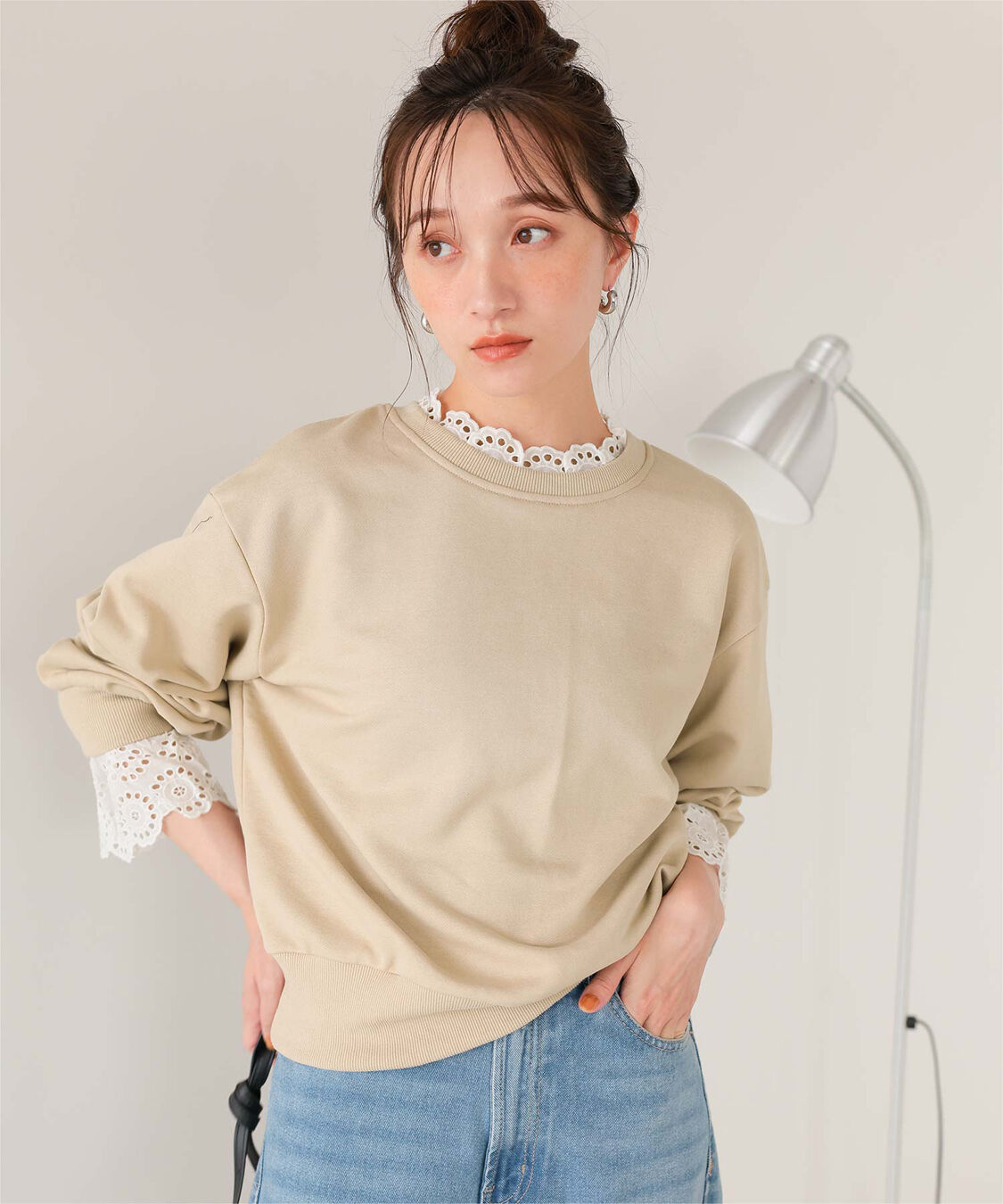 titivate「コットンレースドッキングスウェット」|スウェット・ジャージ|ライトグレージュ