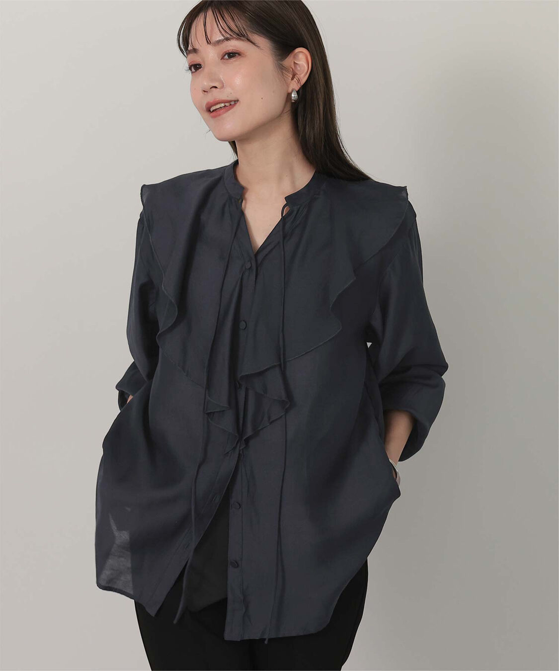 ur's「ラッフルデザインブラウス」|シャツ・ブラウス|チャコール