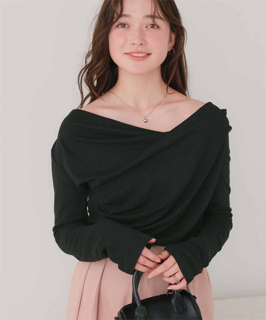 titivate「オフショルダーロングスリーブTシャツ」|Tシャツ・カットソー|ブラック