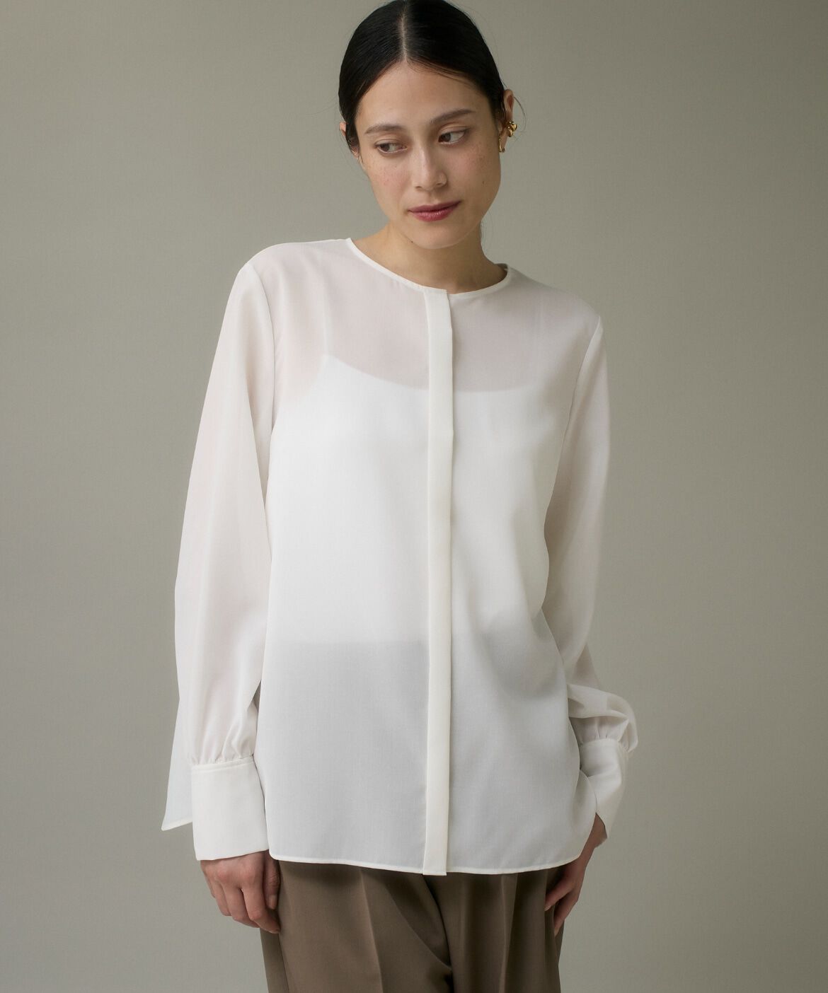 DAY by DAY it&rsquo;s international「シアーノーカラーブラウス」|シャツ・ブラウス|オフホワイト1