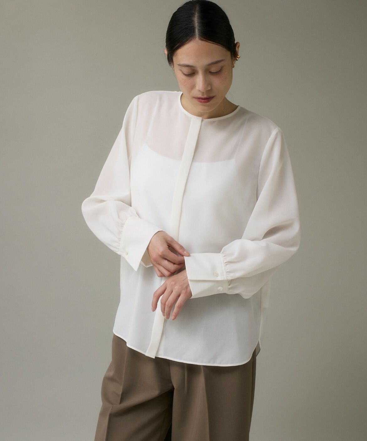 DAY by DAY it&rsquo;s international「シアーノーカラーブラウス」|シャツ・ブラウス|