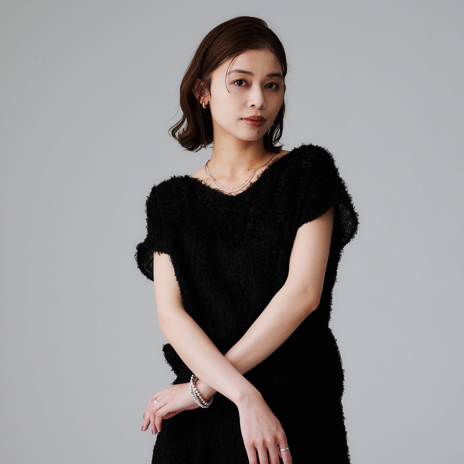 UNTITLED「【セットアップ可/洗える】フェザーフレンチスリーブブラウス」|シャツ・ブラウス|ブラック(019)