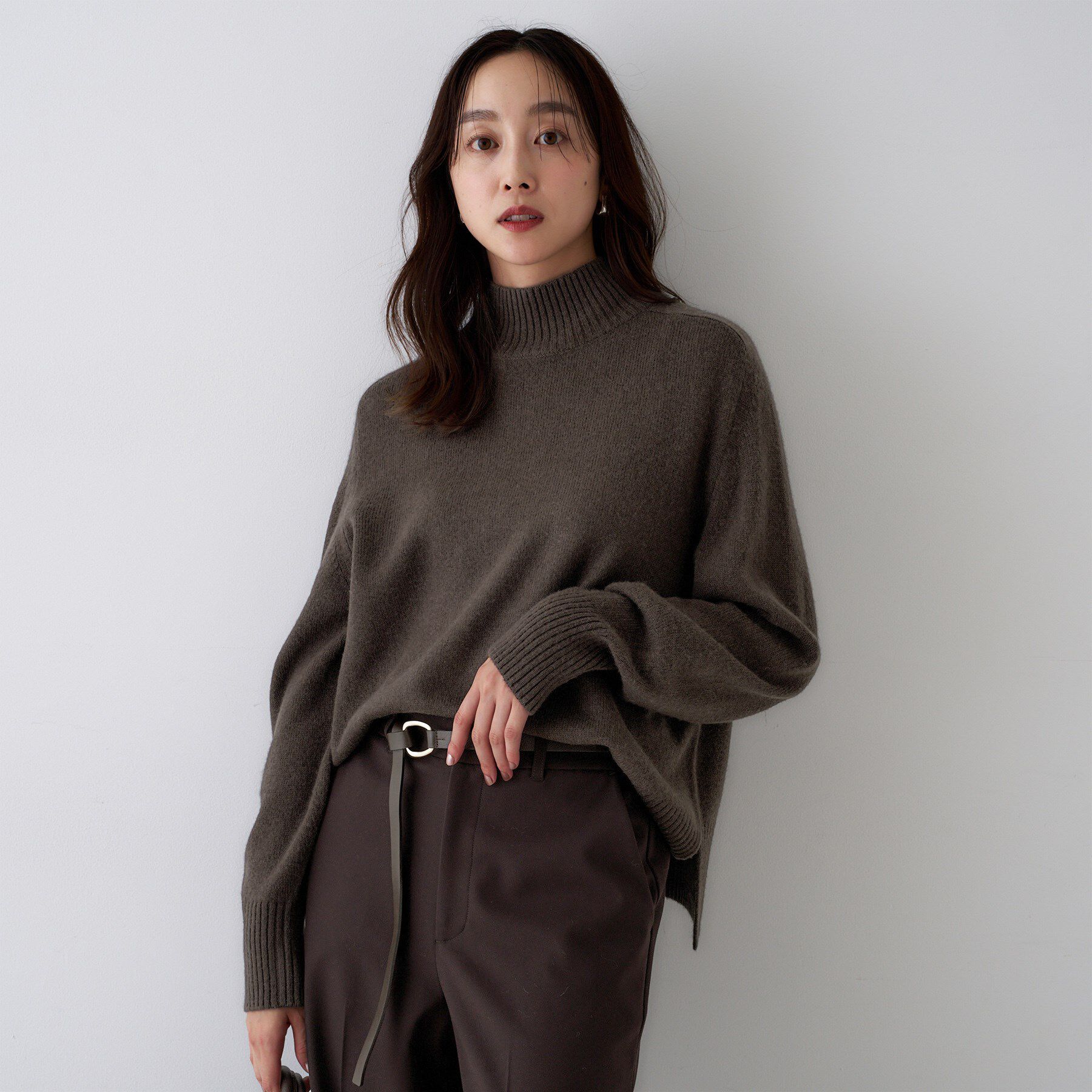 UNTITLED「【8色展開/洗える】ウールカシミヤ ハイネックニット」|ニット・セーター|ブラウン(044)