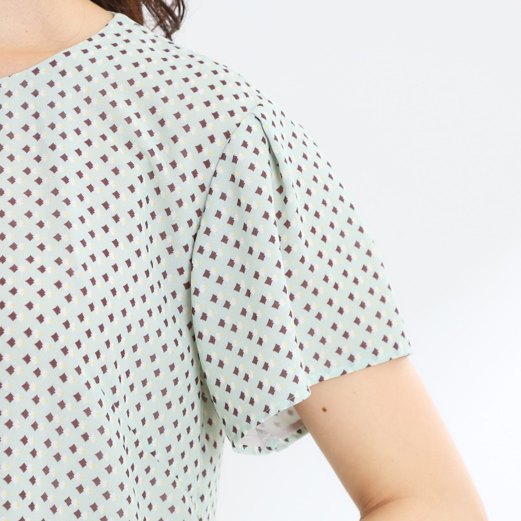 Reflect「【マシンウォッシュ可／セットアップ可】ギャザータックプリントブラウス」|シャツ・ブラウス|