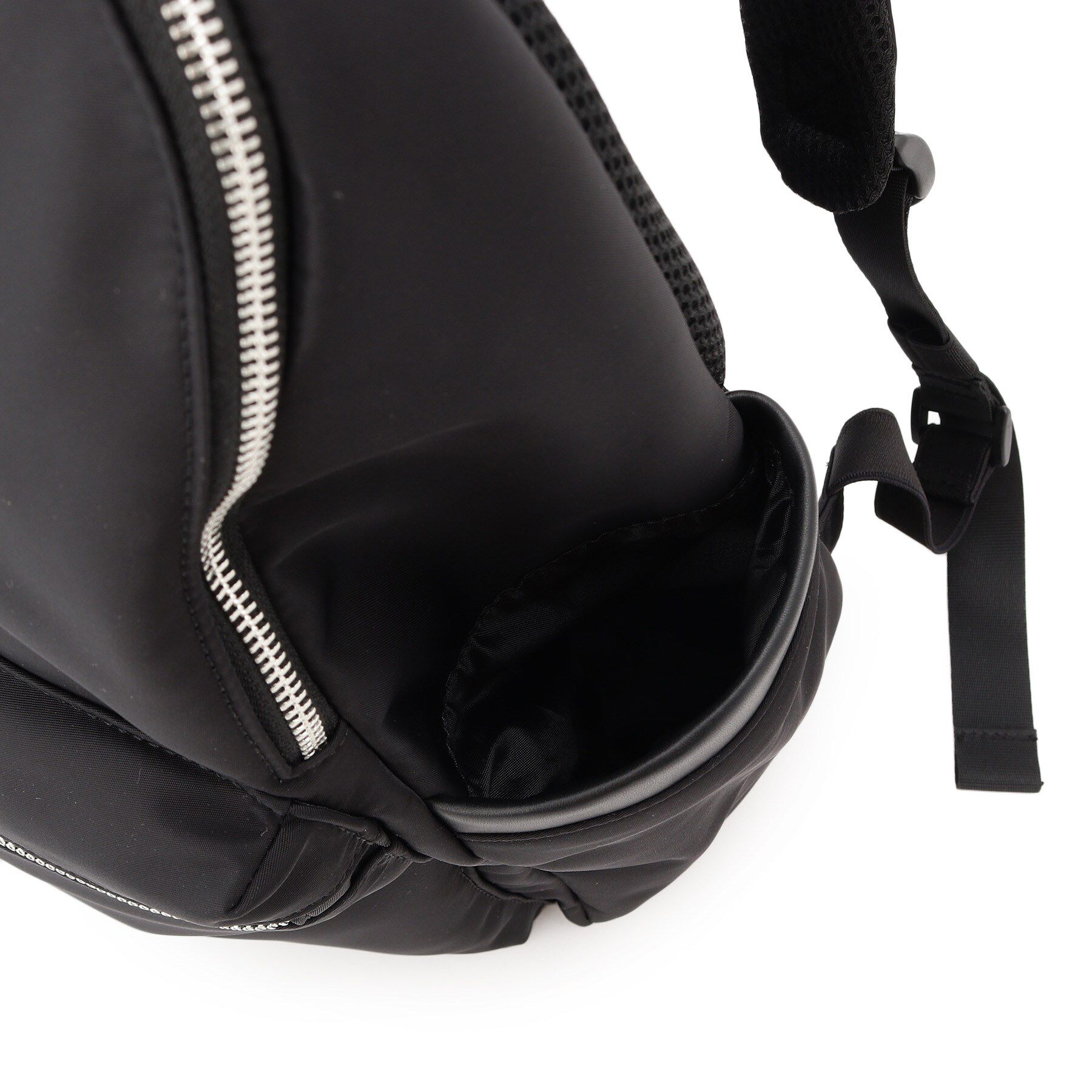 DRESSTERIOR「【CLASSY.12月号掲載/荷重軽減】サスペンションマルチポケットリュック」|リュック|