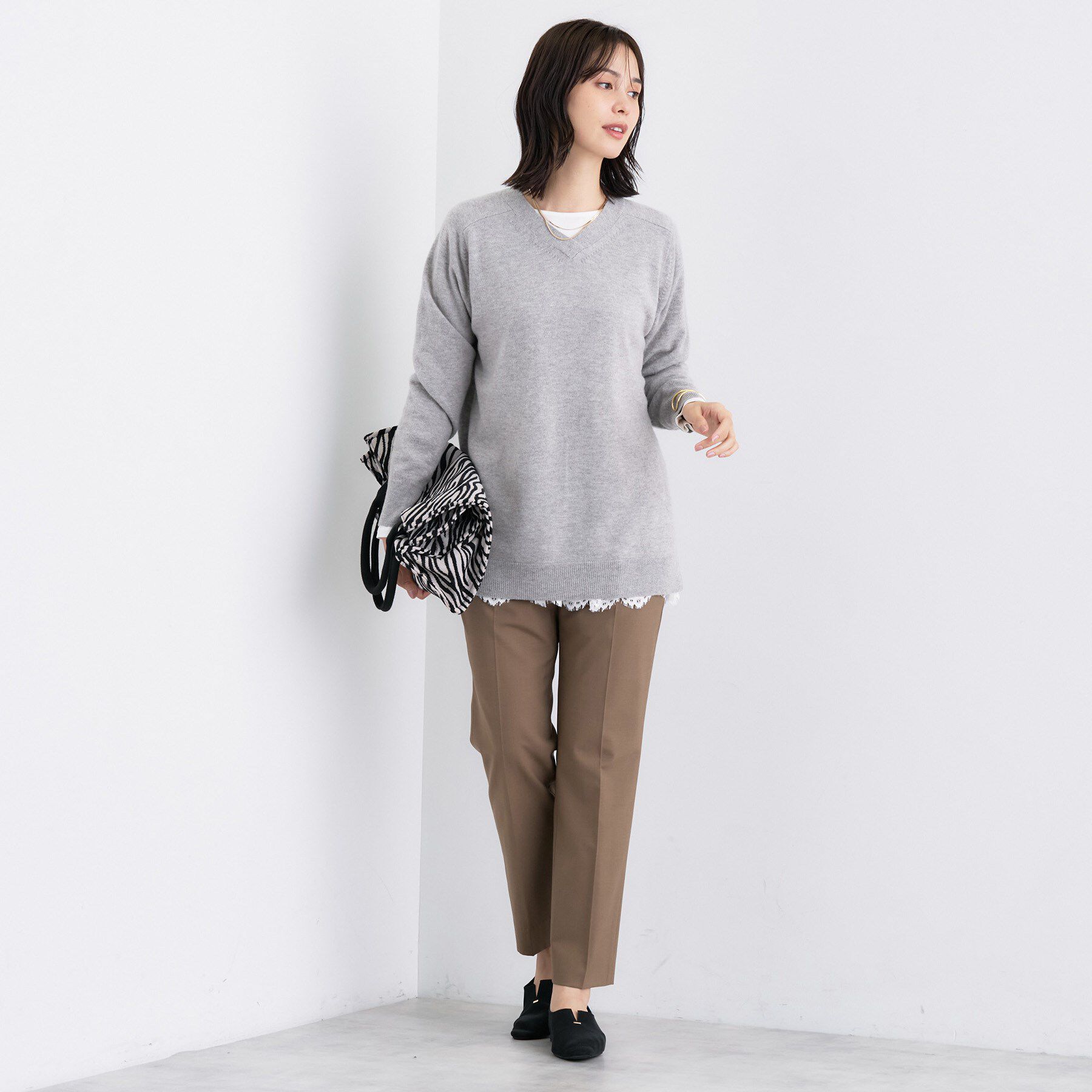 INDIVI「【洗える／チュニック丈／カシミヤ混】スリットデザインVネックニット」|ニット・セーター|