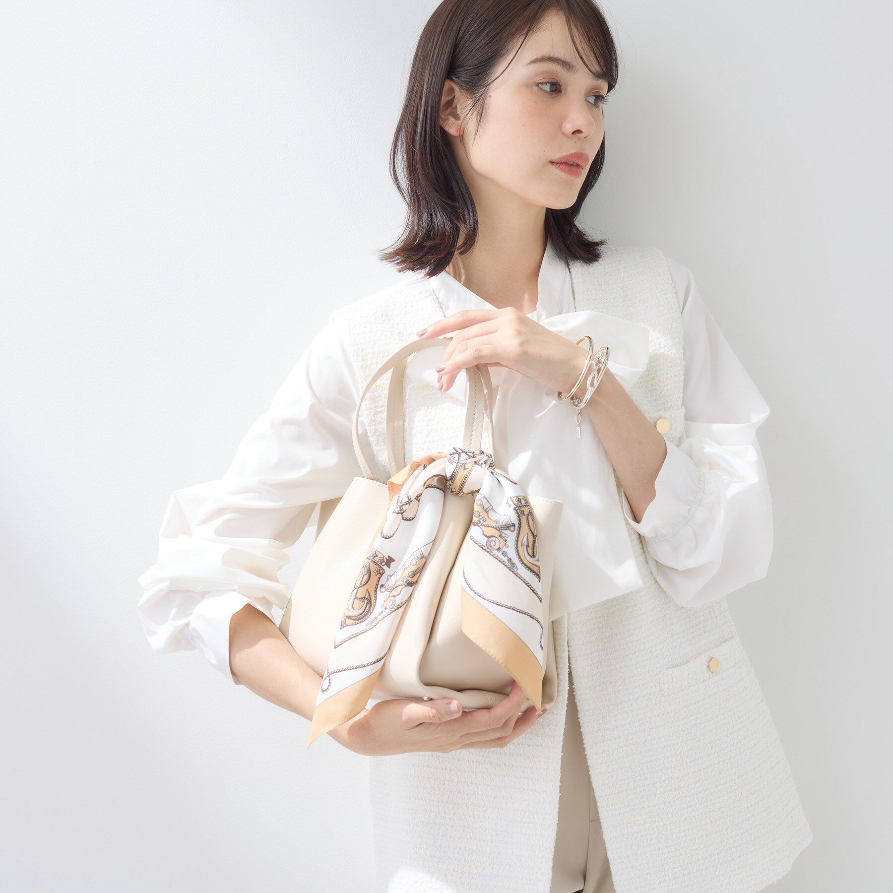 INDIVI「【ミドルサイズ／合皮】キャリアタックバッグ」|ハンドバッグ|