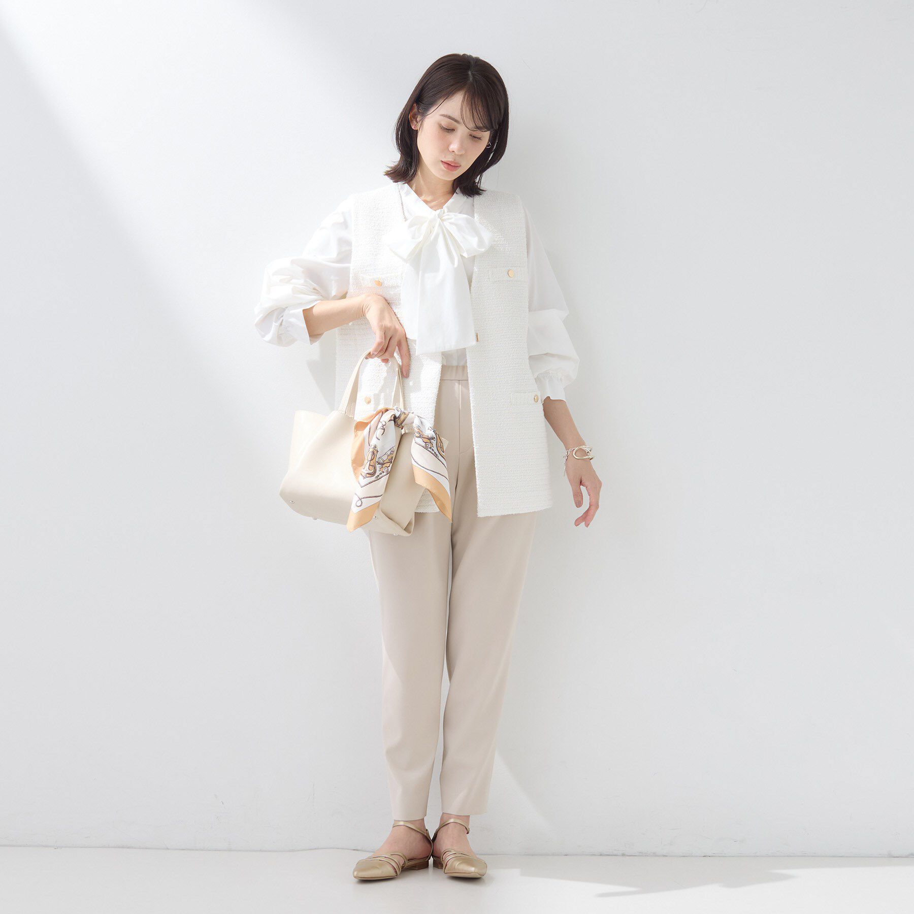 INDIVI「【ミドルサイズ／合皮】キャリアタックバッグ」|ハンドバッグ|