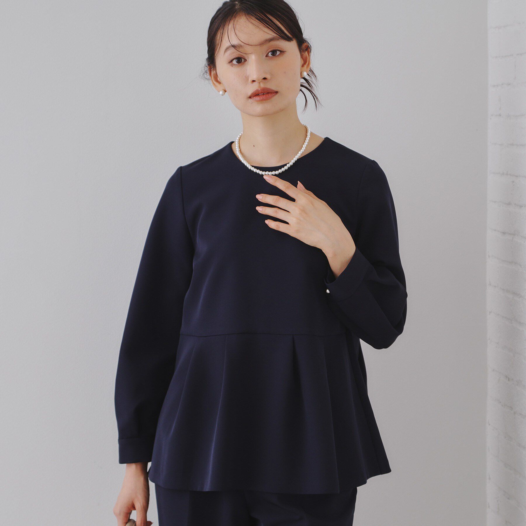 OPAQUE.CLIP「《通勤・セレモニー/セットアップ対応》ペプラムブラウス/ダブルクロス【洗濯機洗い可】」|シャツ・ブラウス|ネイビー(094)