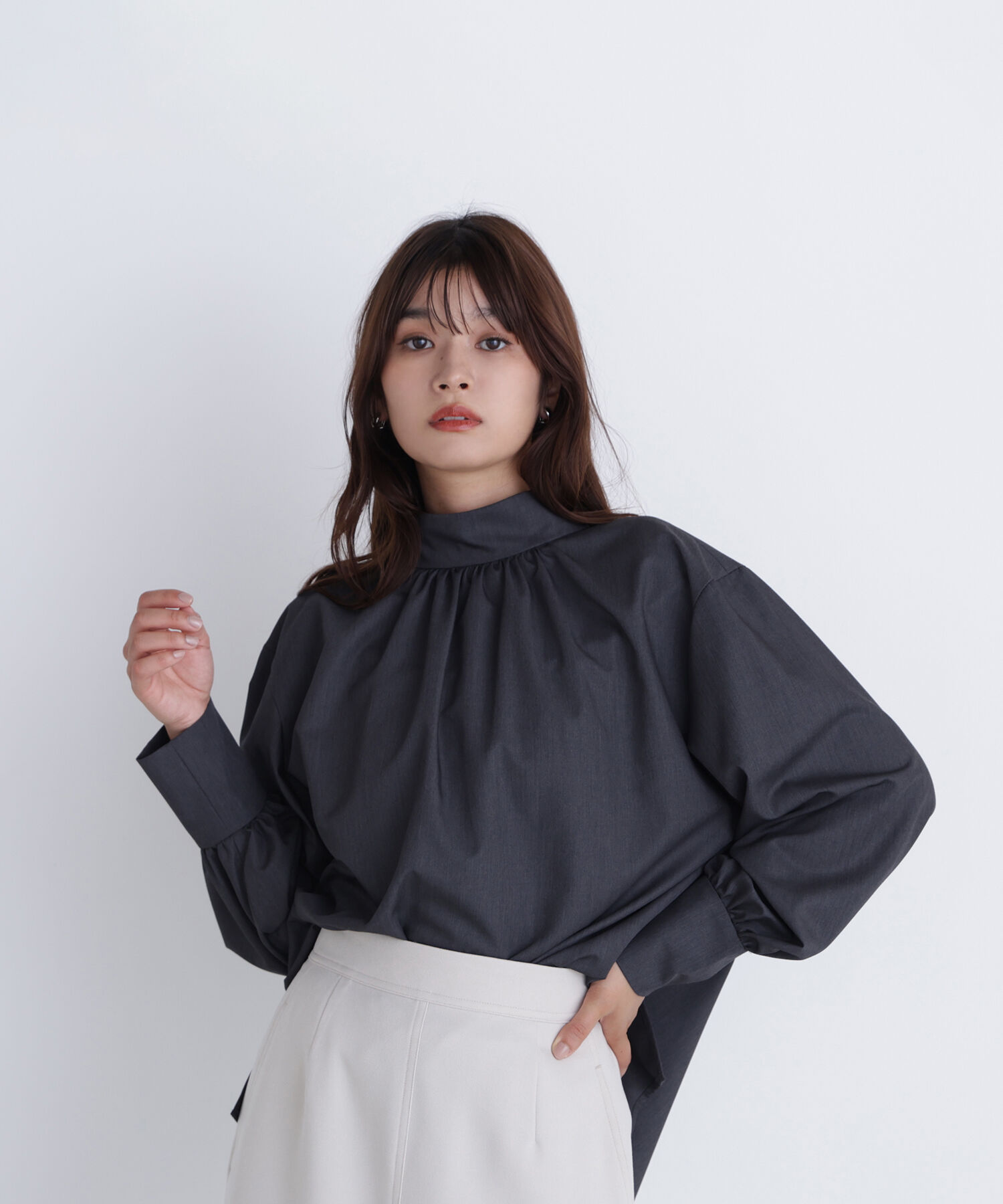  「2wayスタンドネックブラウス」|シャツ・ブラウス|チャコール1