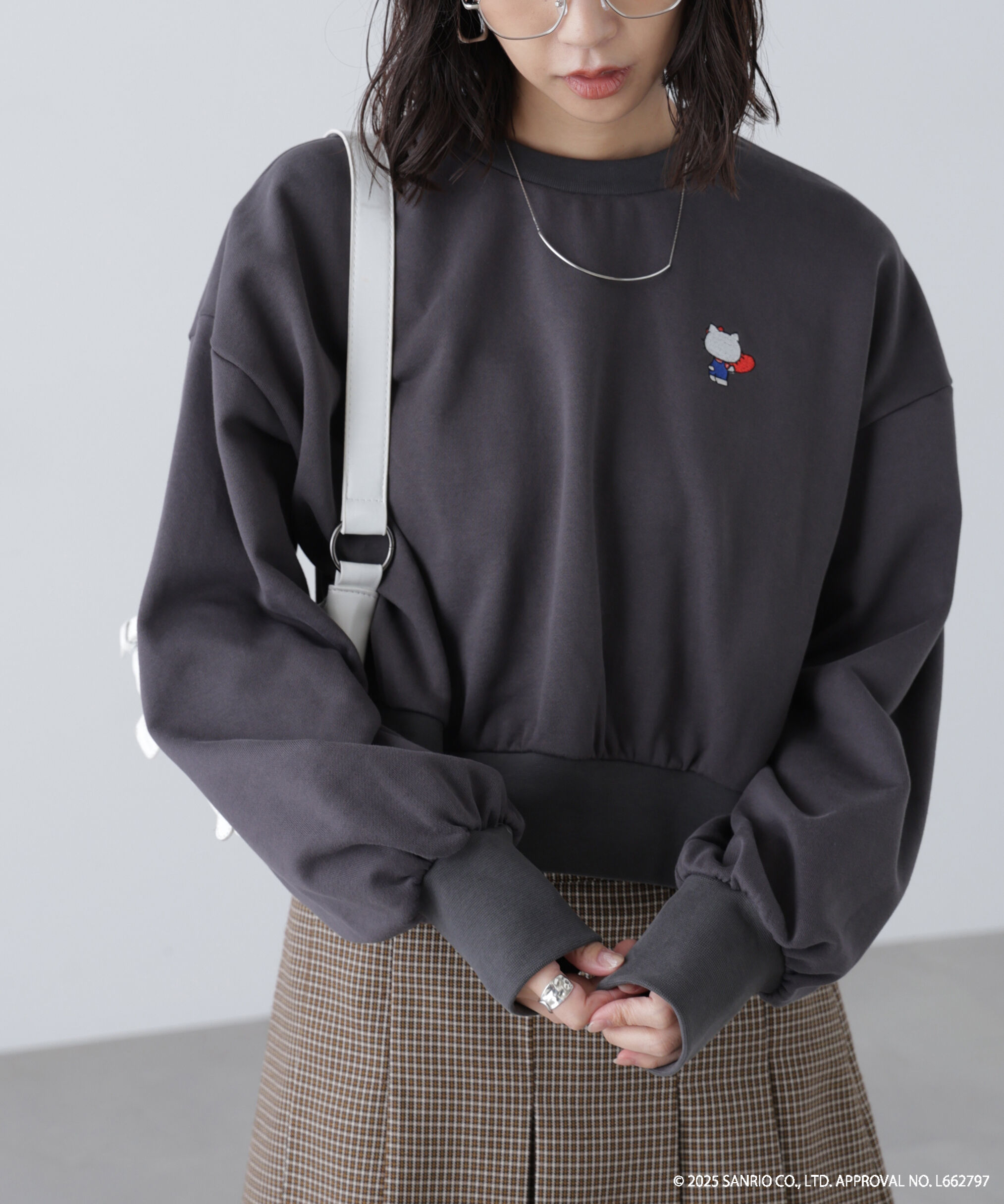  「ｻﾝﾘｵｷｬﾗｸﾀｰｽﾞｺﾗﾎﾞ SHORT SWEAT ｼｮｰﾄｽｳｪｯﾄ 胸KITTY&times; 」|Tシャツ・カットソー|