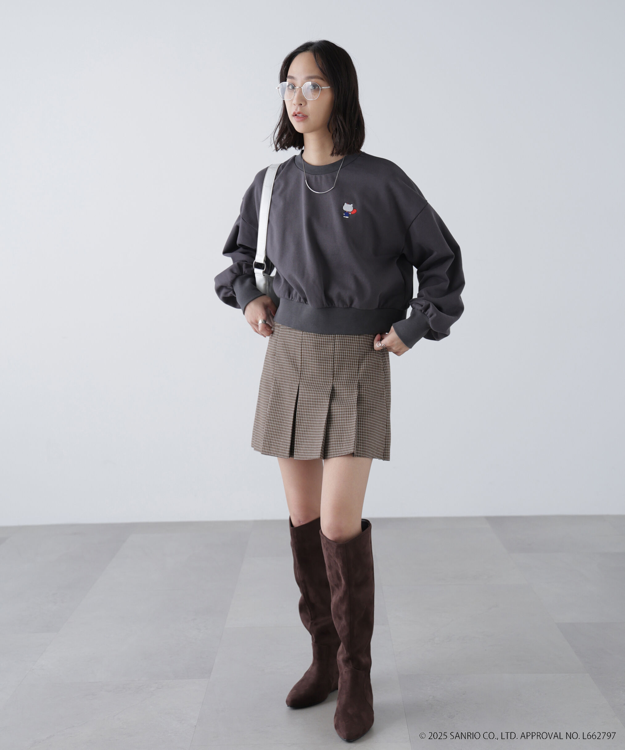  「ｻﾝﾘｵｷｬﾗｸﾀｰｽﾞｺﾗﾎﾞ SHORT SWEAT ｼｮｰﾄｽｳｪｯﾄ 胸KITTY&times; 」|Tシャツ・カットソー|