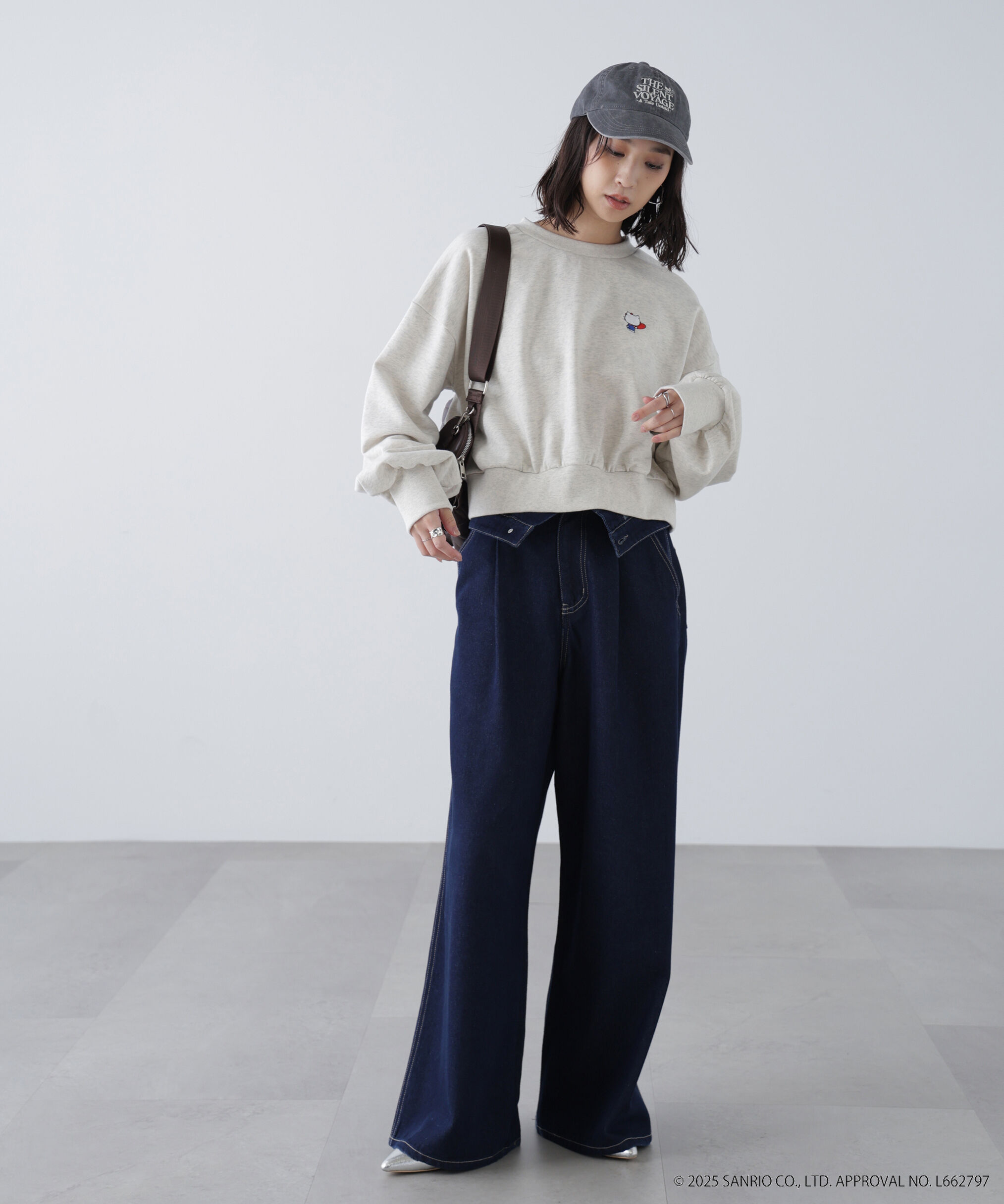  「ｻﾝﾘｵｷｬﾗｸﾀｰｽﾞｺﾗﾎﾞ SHORT SWEAT ｼｮｰﾄｽｳｪｯﾄ 胸KITTY&times; 」|Tシャツ・カットソー|